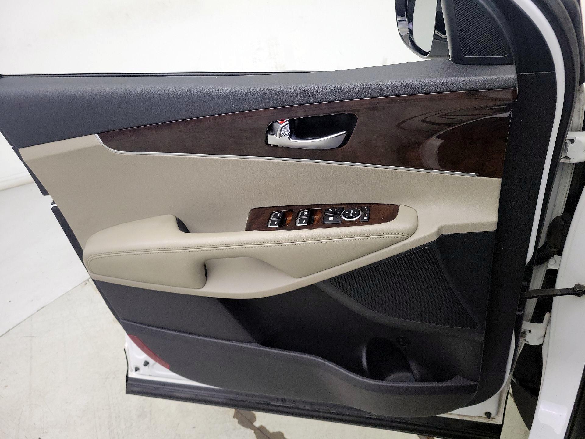 Thumbnail: 2016 Kia Sorento - 12