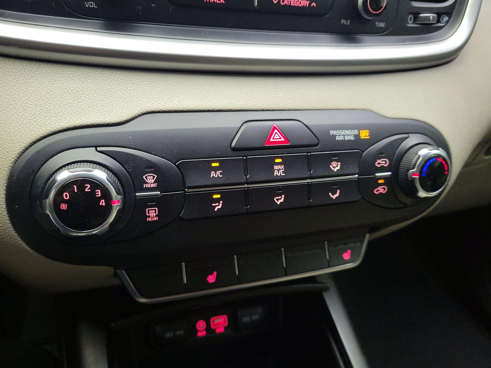 Thumbnail: 2016 Kia Sorento - 16