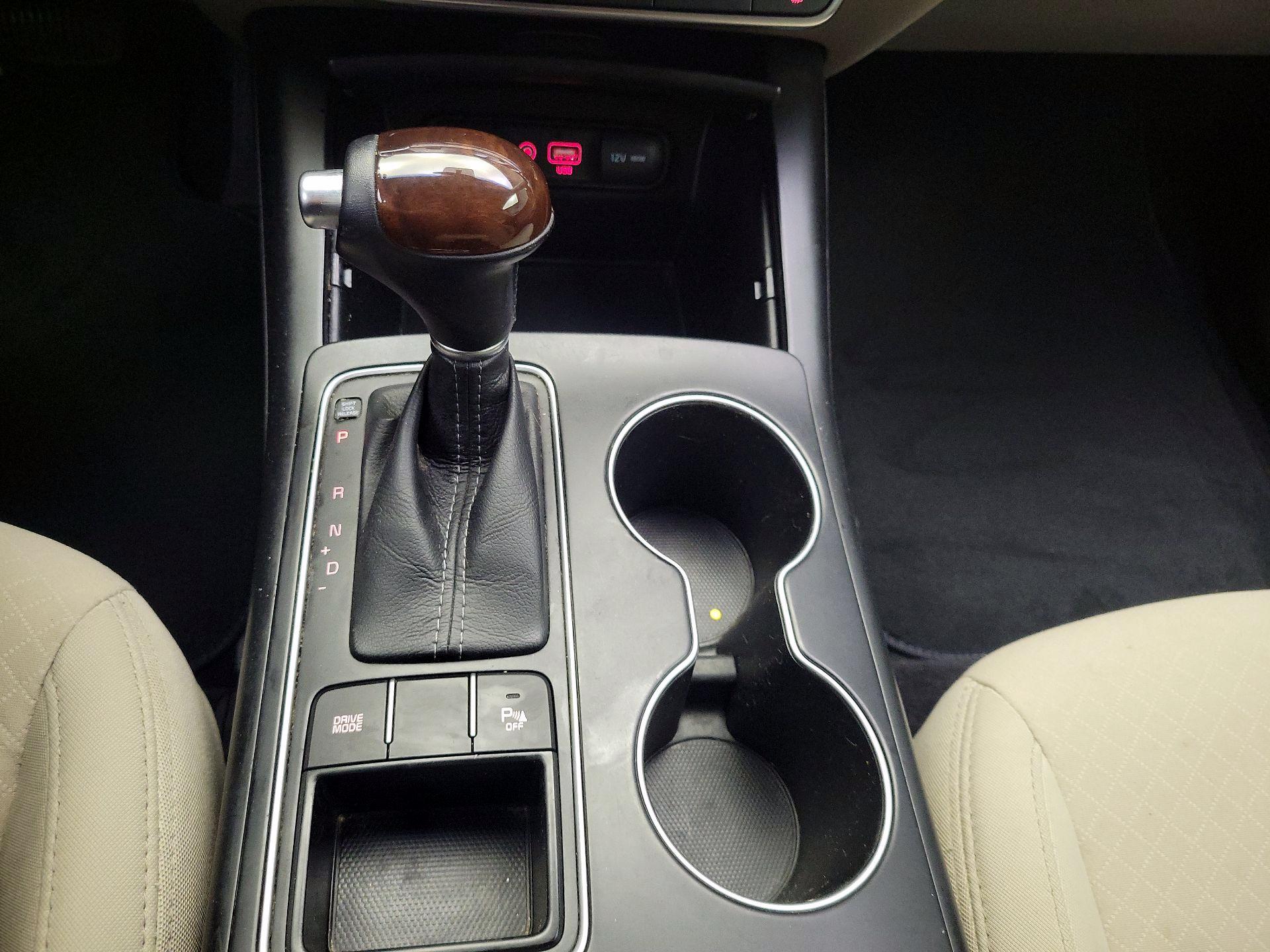 Thumbnail: 2016 Kia Sorento - 17