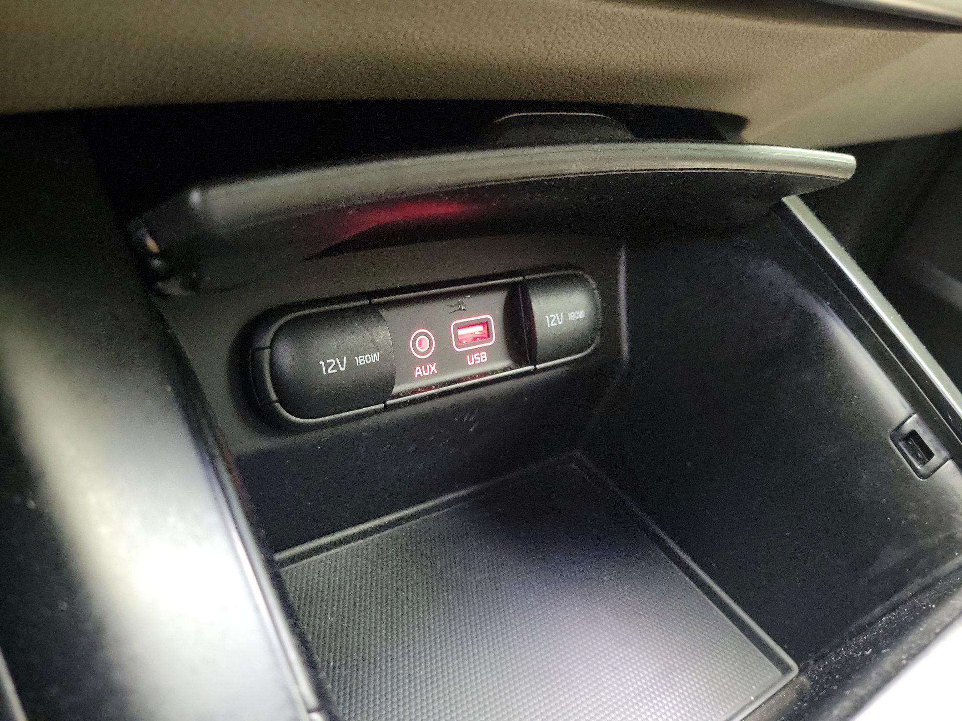 Thumbnail: 2016 Kia Sorento - 18
