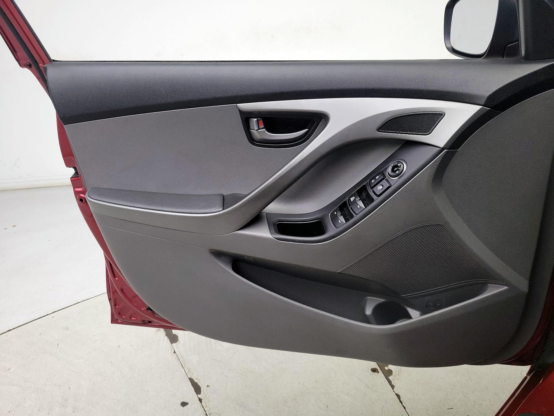 Thumbnail: 2016 Hyundai Elantra - 12