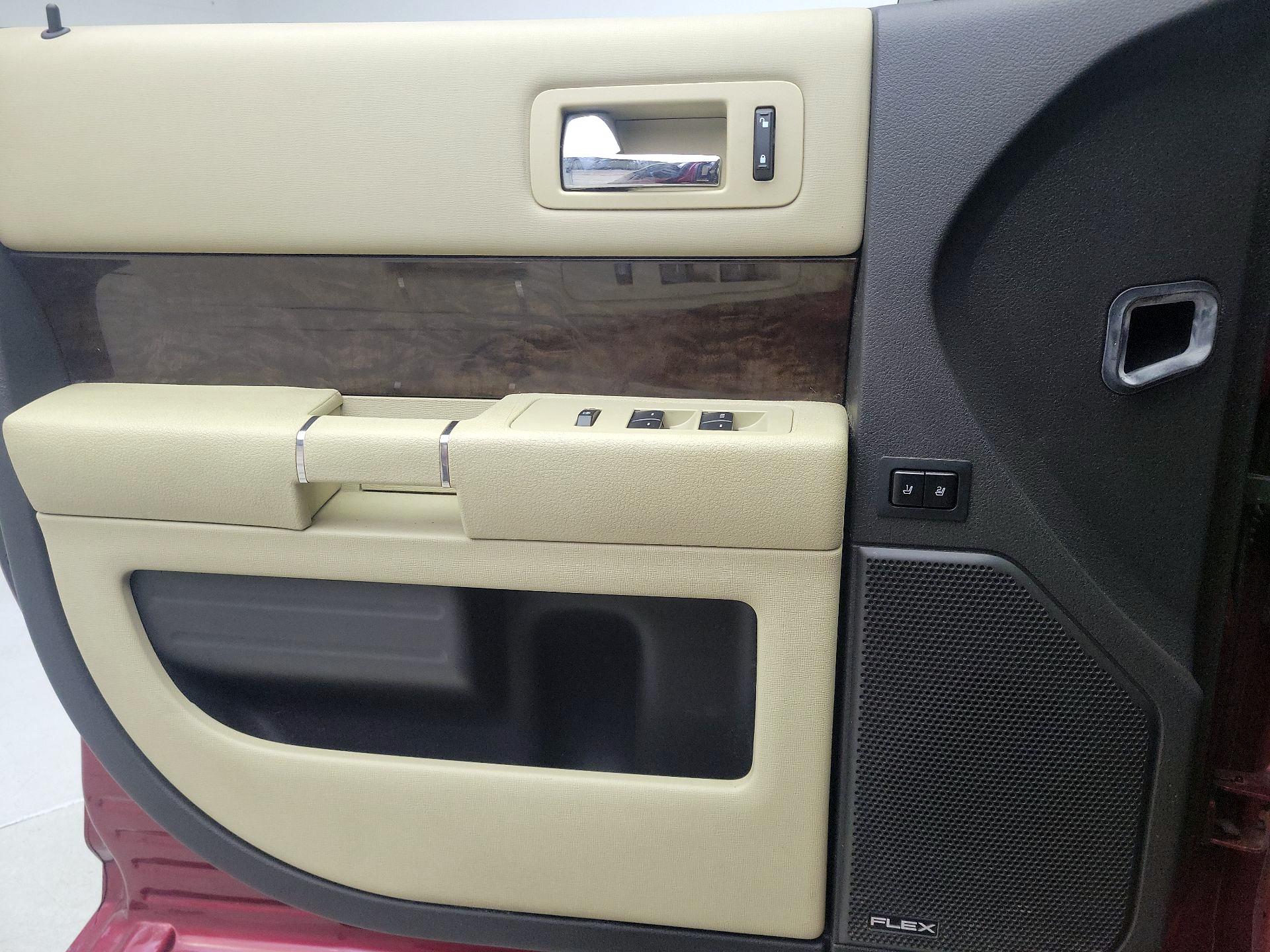 Thumbnail: 2014 Ford Flex - 12