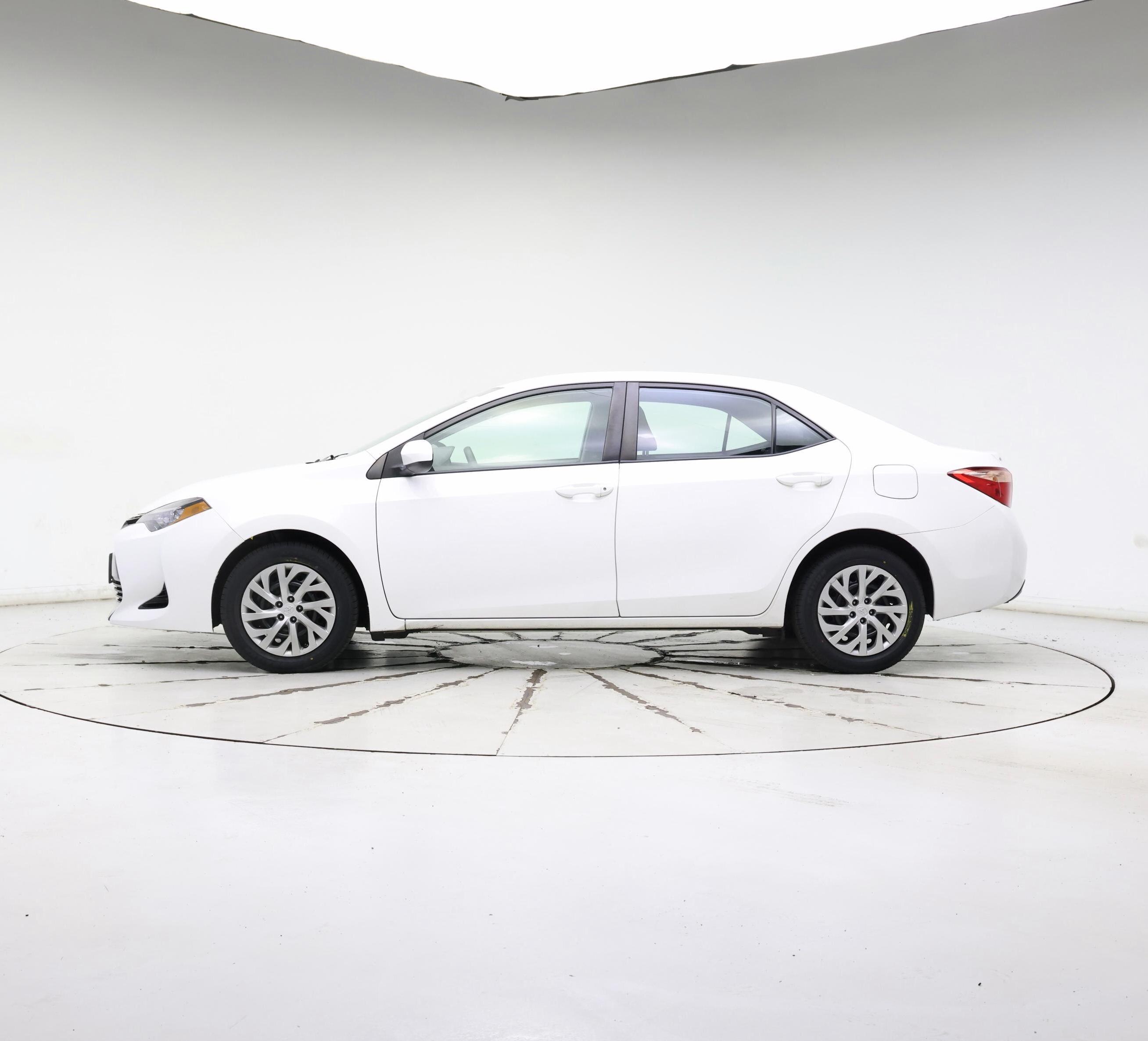 Thumbnail: 2018 Toyota Corolla - 3