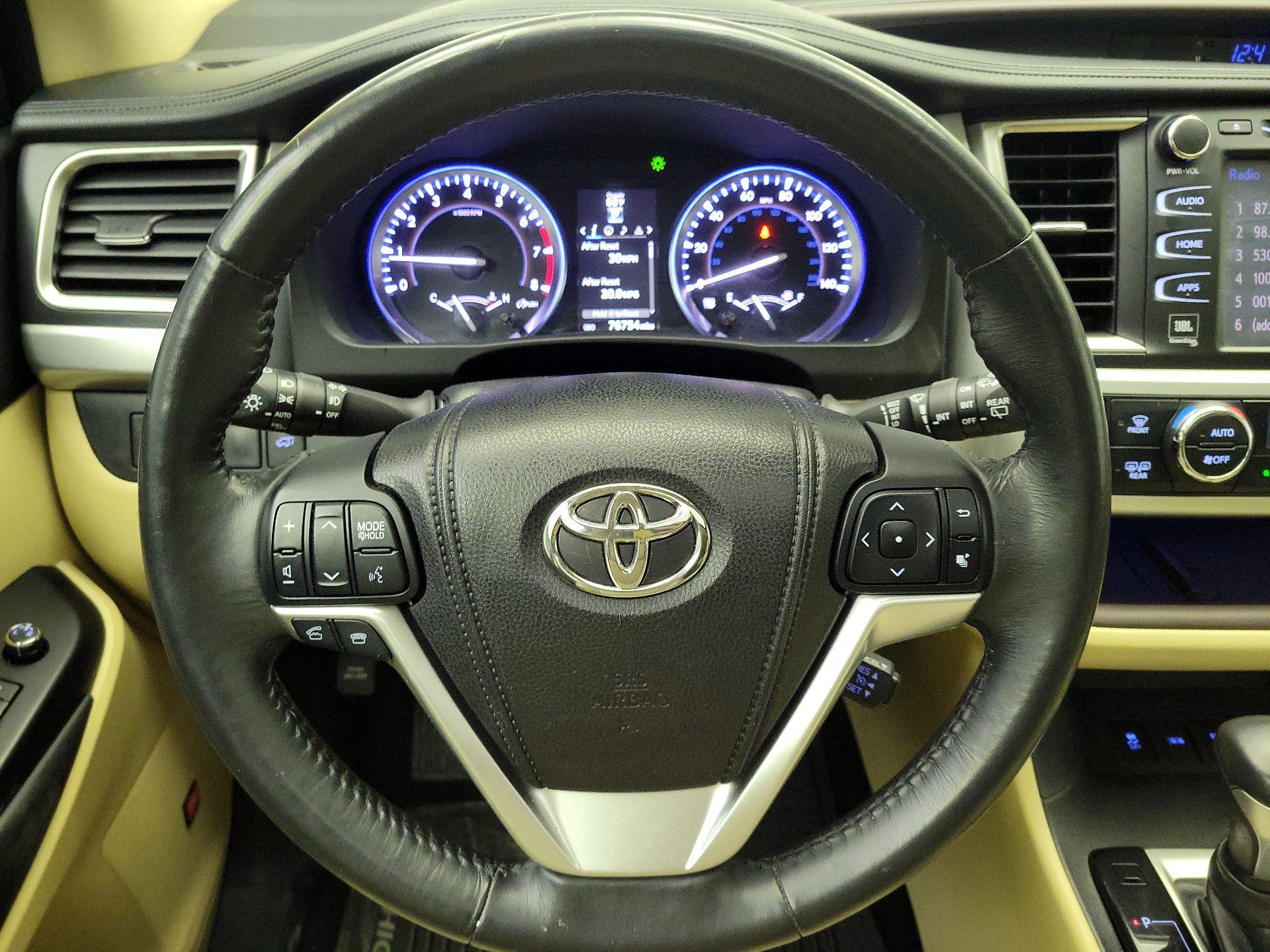 Thumbnail: 2014 Toyota Highlander - 10