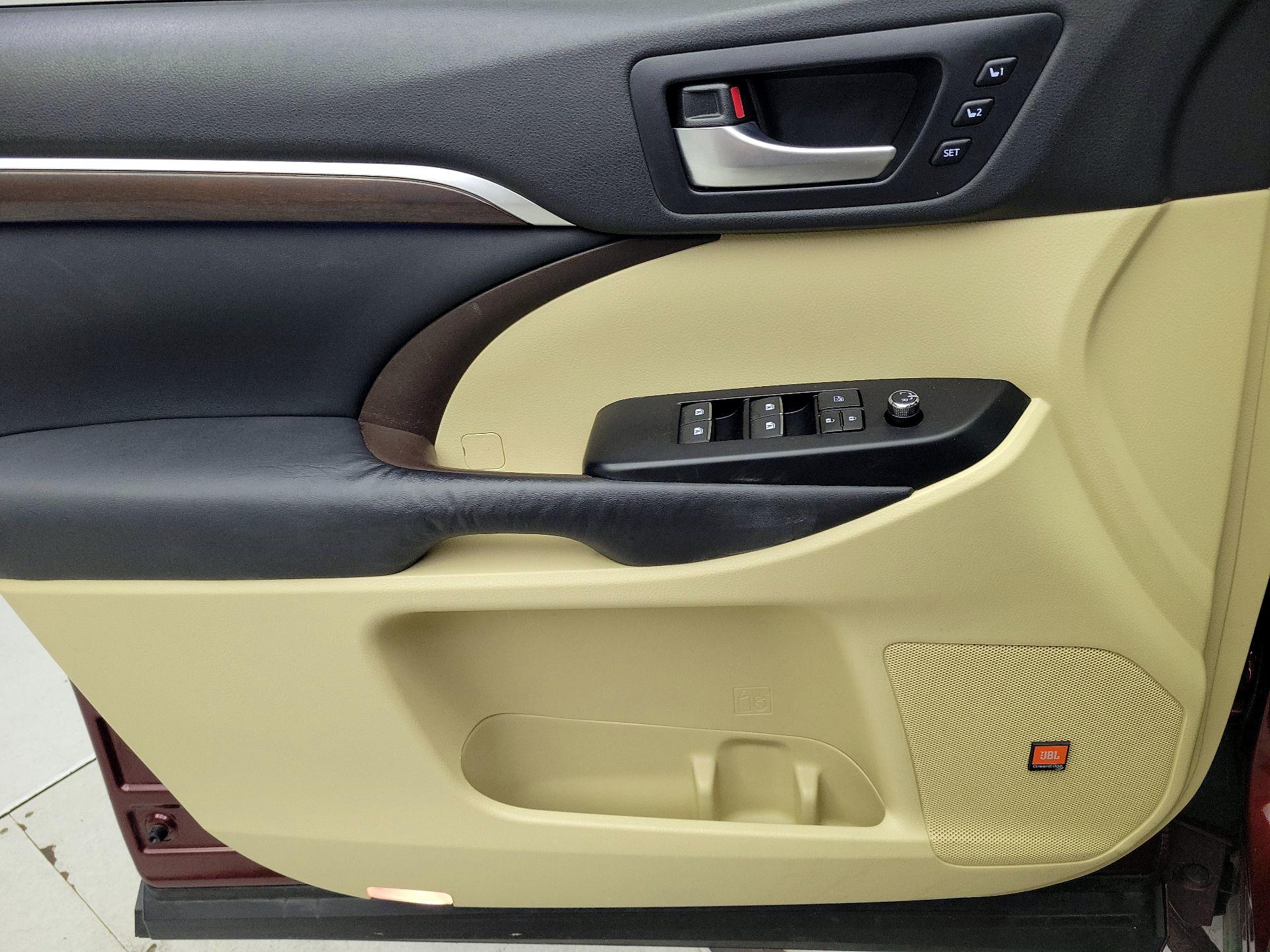 Thumbnail: 2014 Toyota Highlander - 12