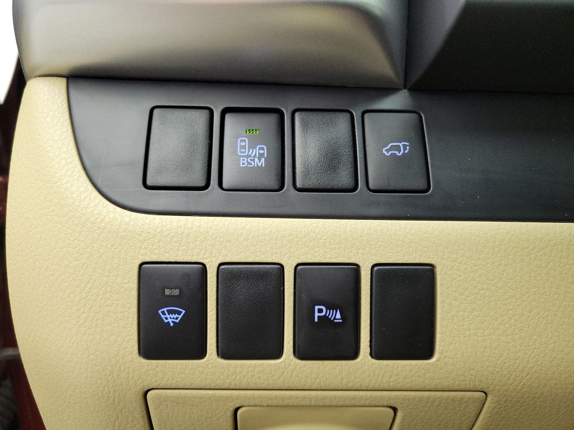 Thumbnail: 2014 Toyota Highlander - 13