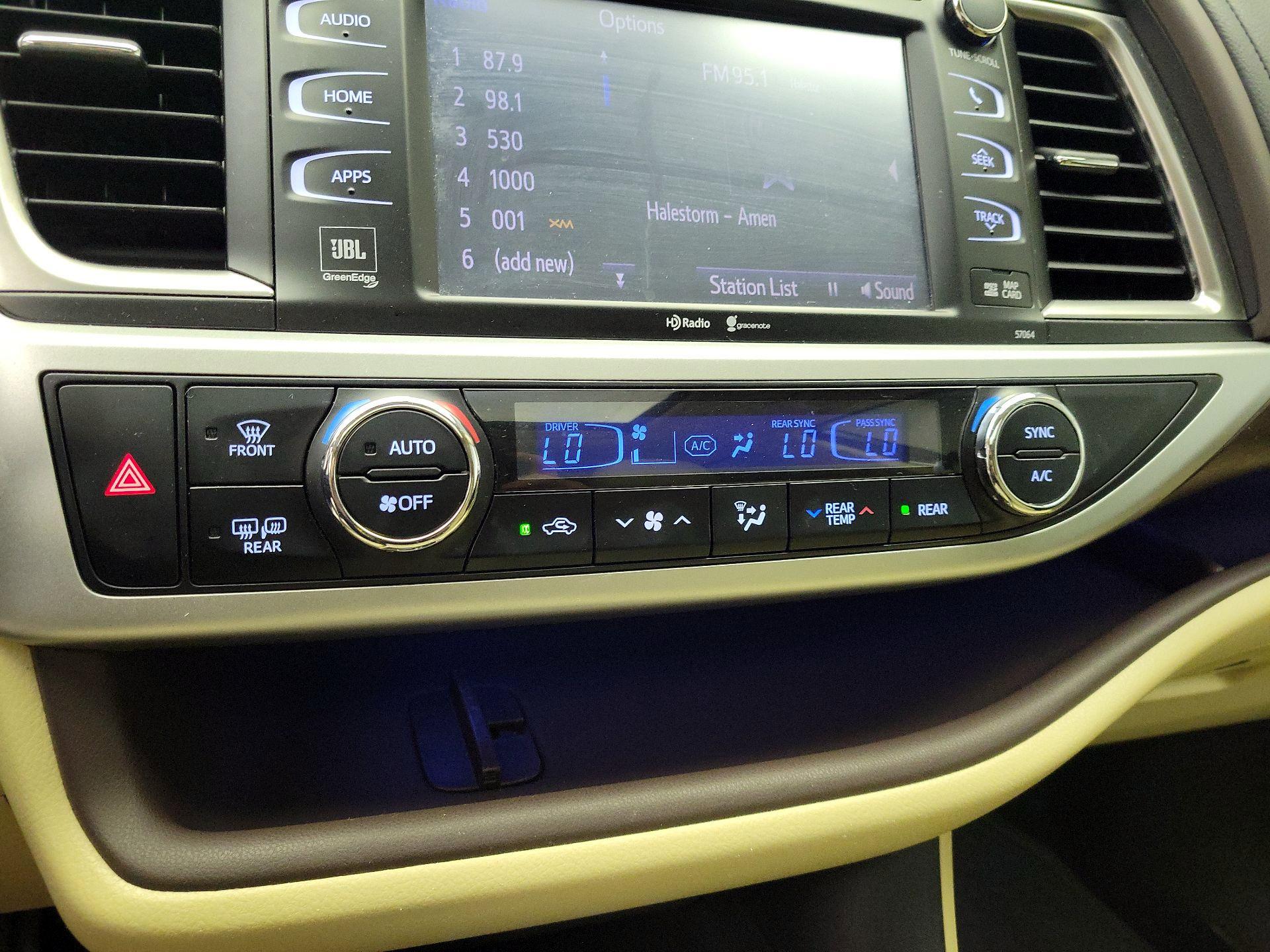 Thumbnail: 2014 Toyota Highlander - 16