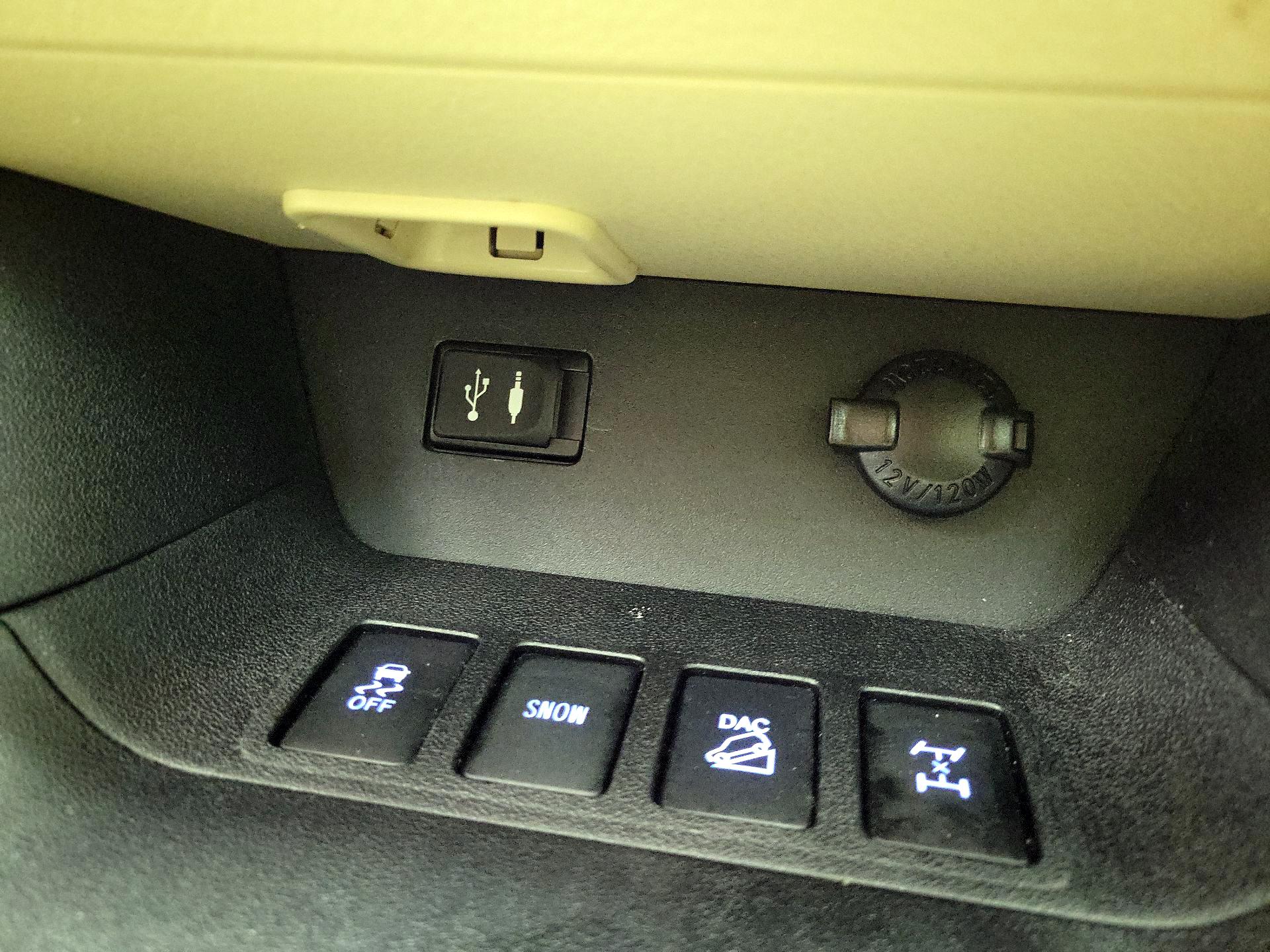 Thumbnail: 2014 Toyota Highlander - 18