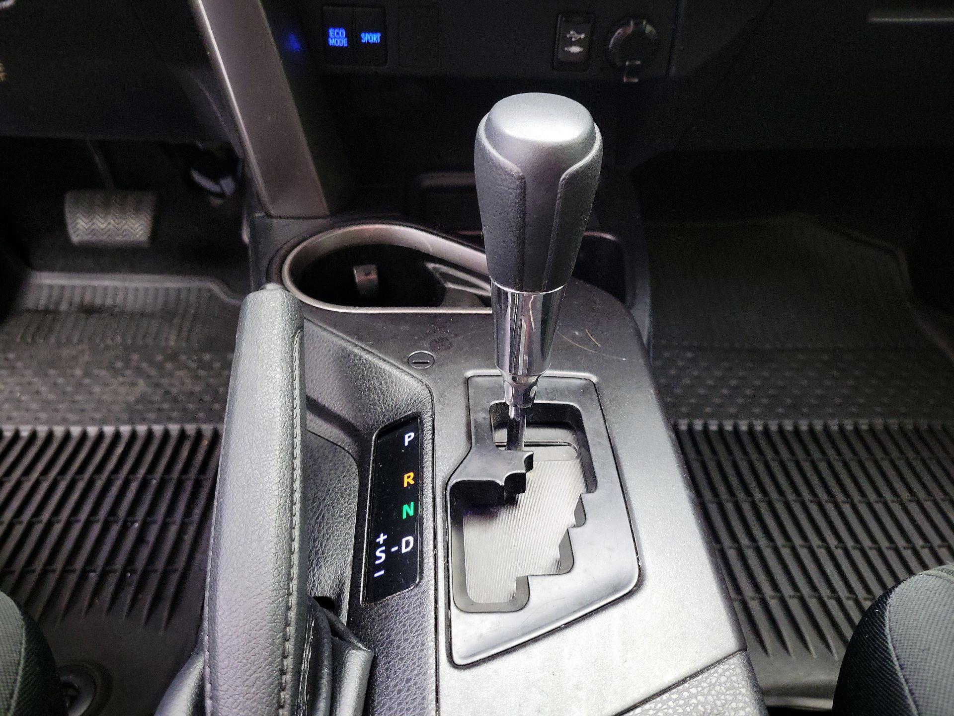 Thumbnail: 2018 Toyota RAV4 - 16