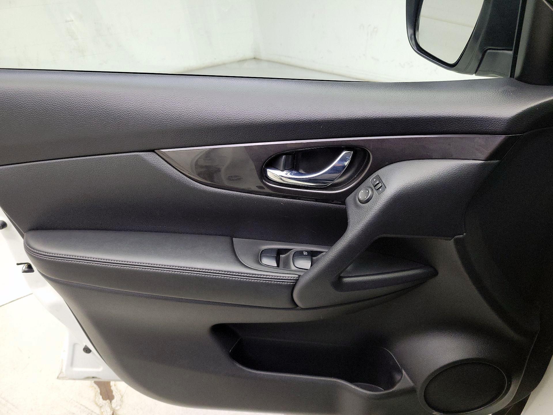 Thumbnail: 2019 Nissan Rogue - 12