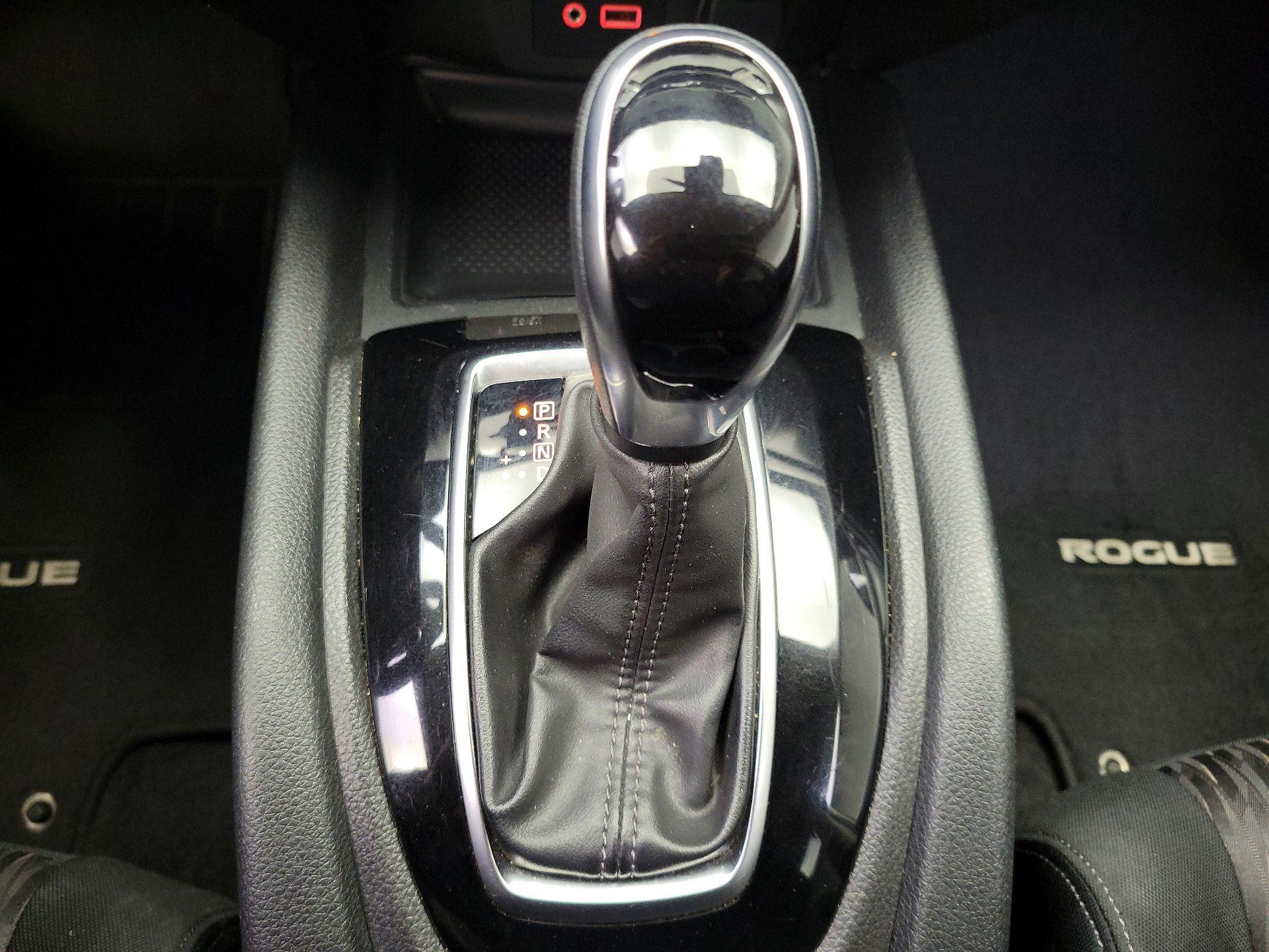 Thumbnail: 2019 Nissan Rogue - 17