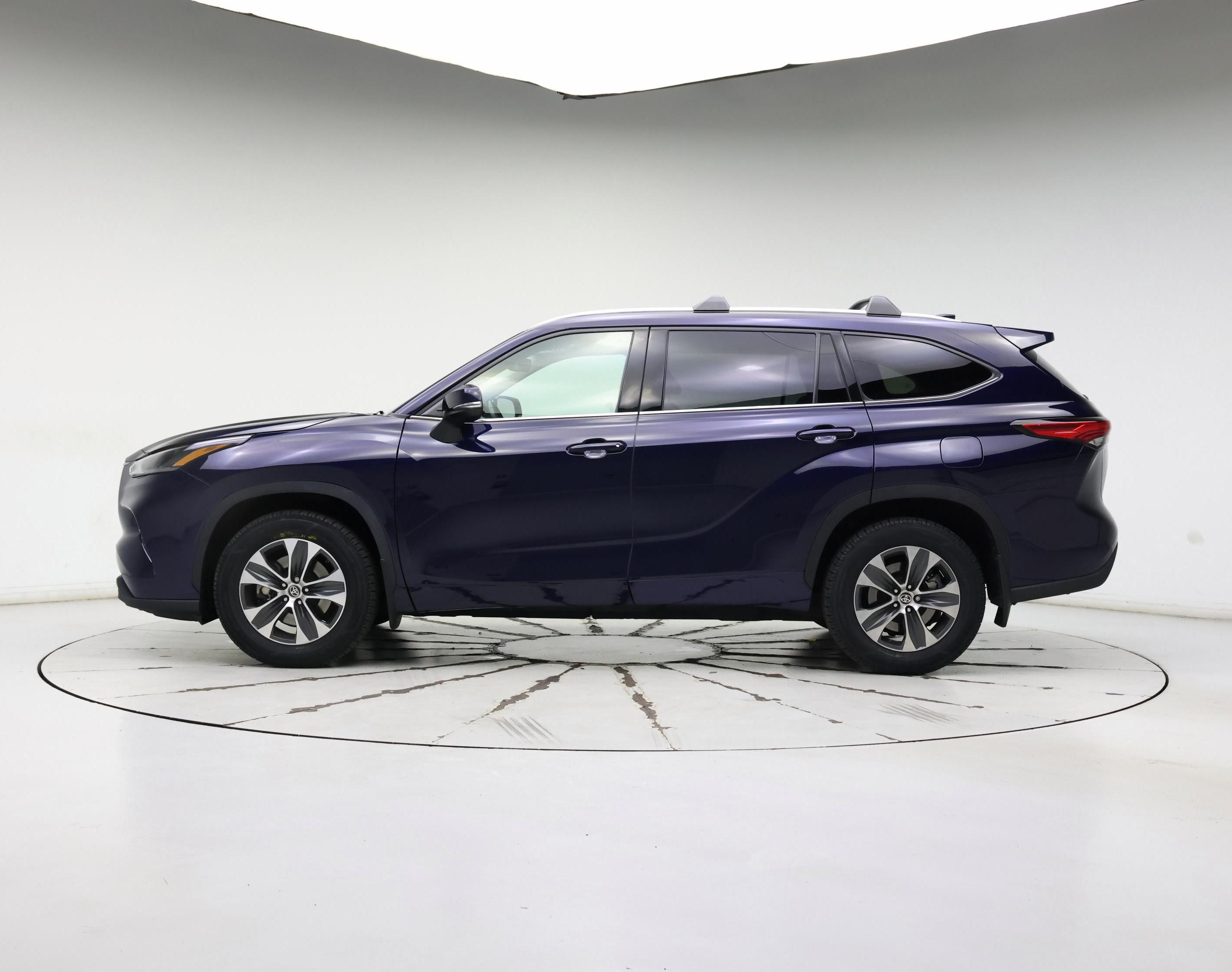Thumbnail: 2021 Toyota Highlander - 3