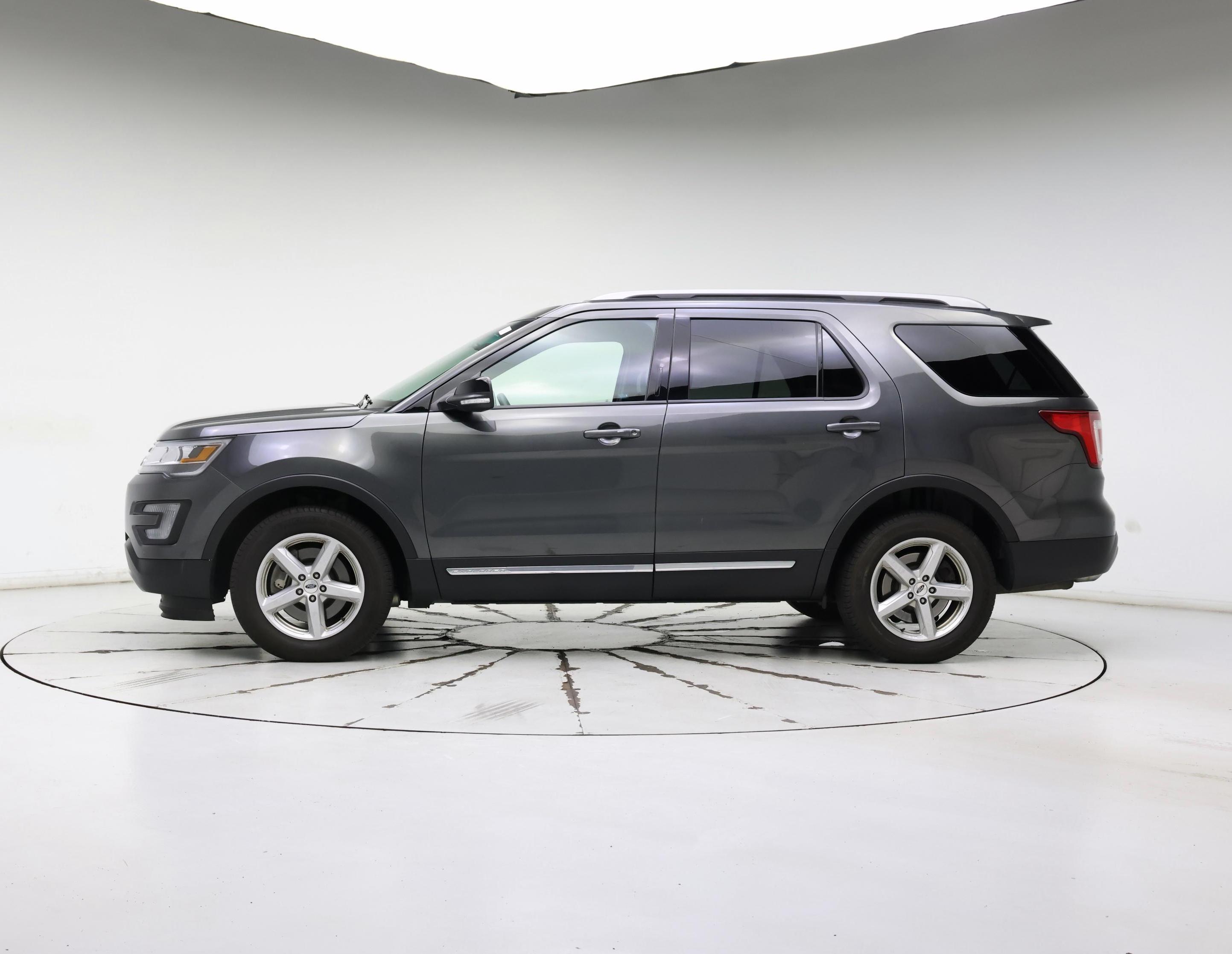 Thumbnail: 2017 Ford Explorer - 3