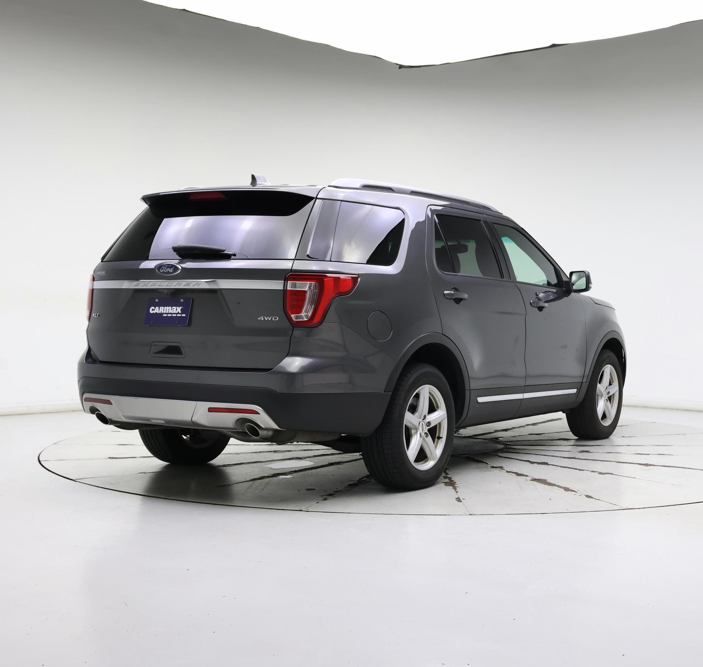 Thumbnail: 2017 Ford Explorer - 8