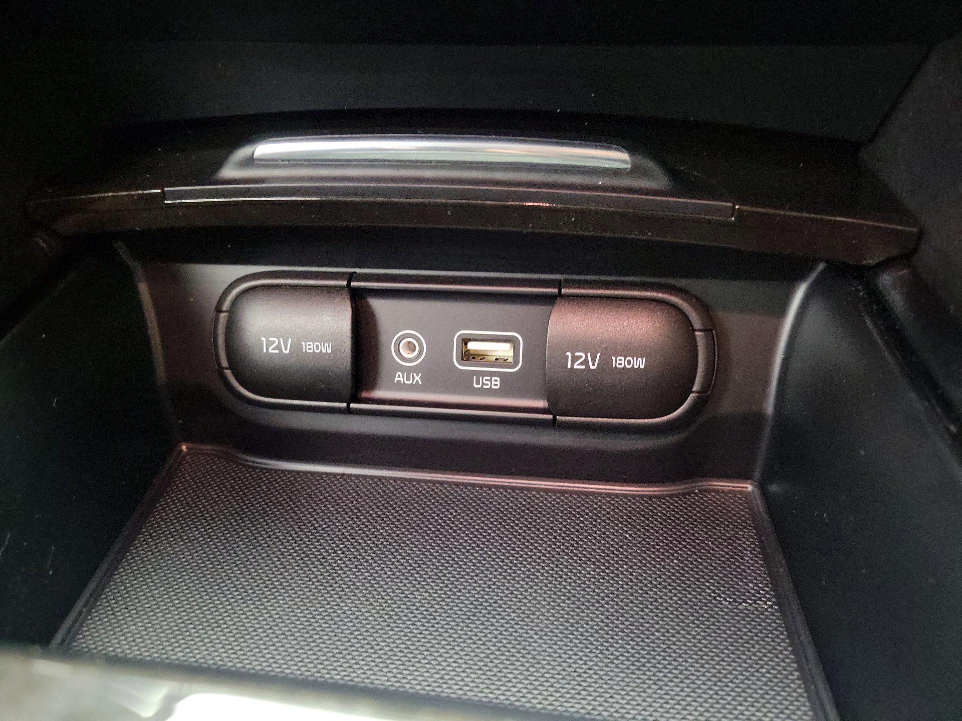 Thumbnail: 2016 Kia Optima - 18