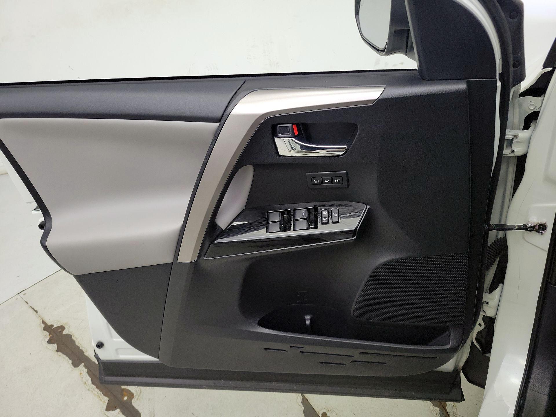Thumbnail: 2018 Toyota RAV4 - 12