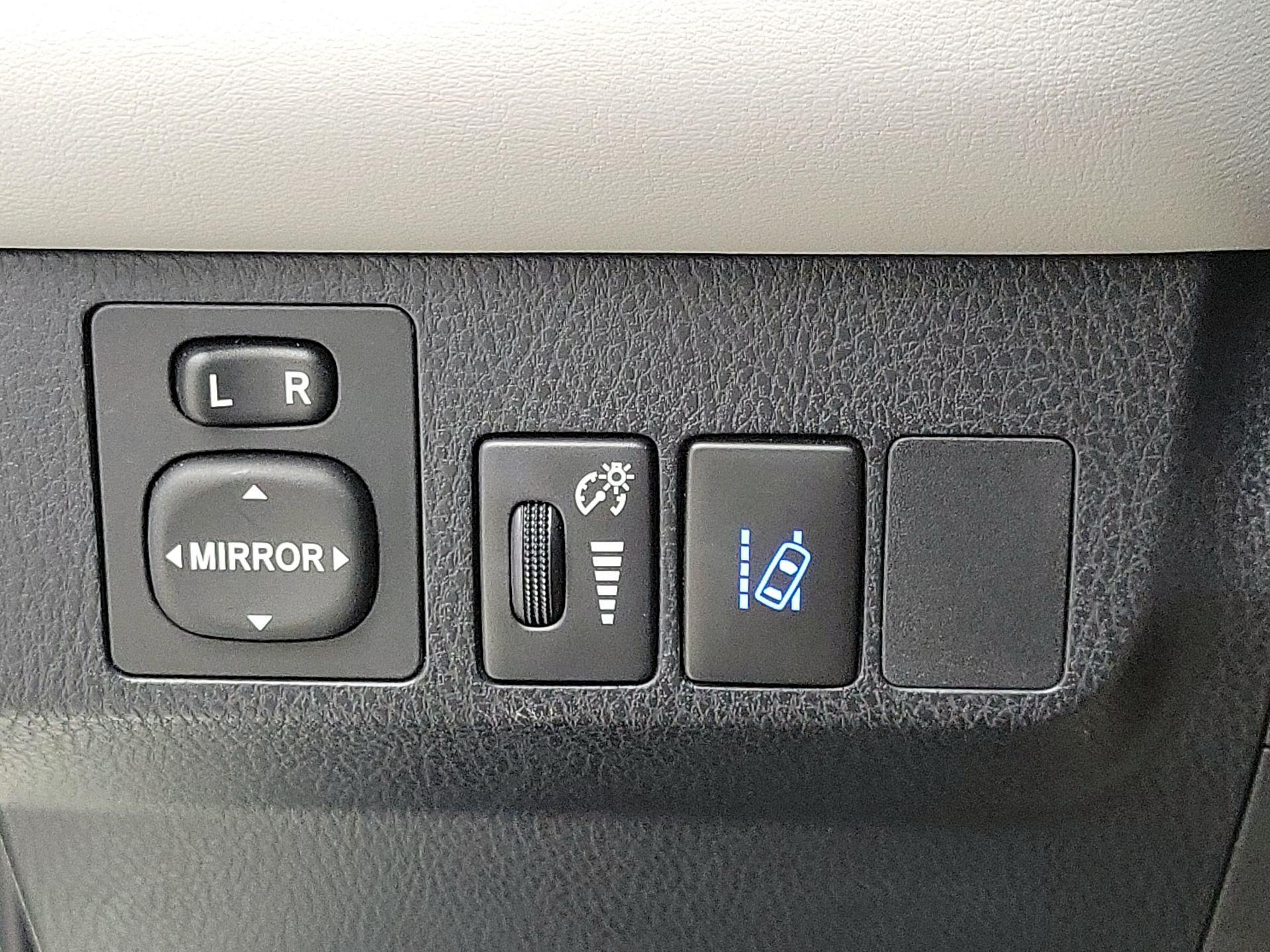 Thumbnail: 2018 Toyota RAV4 - 13