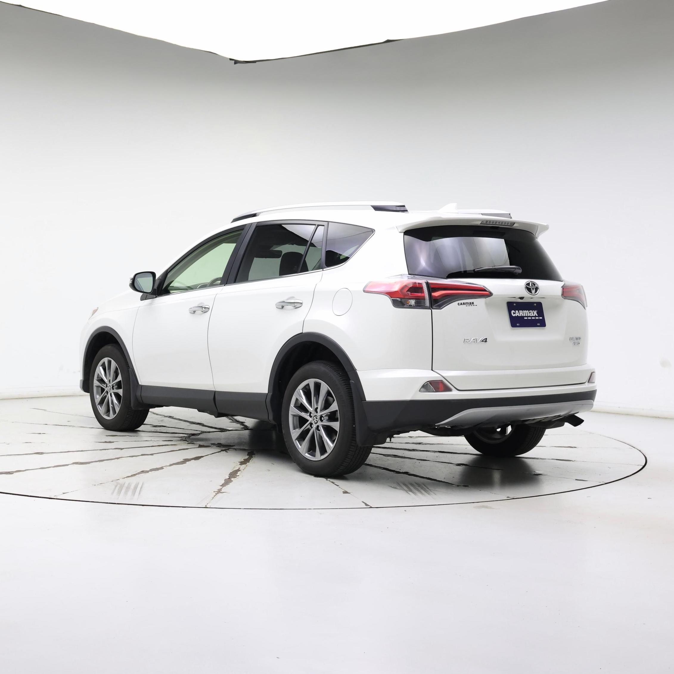 Thumbnail: 2018 Toyota RAV4 - 2