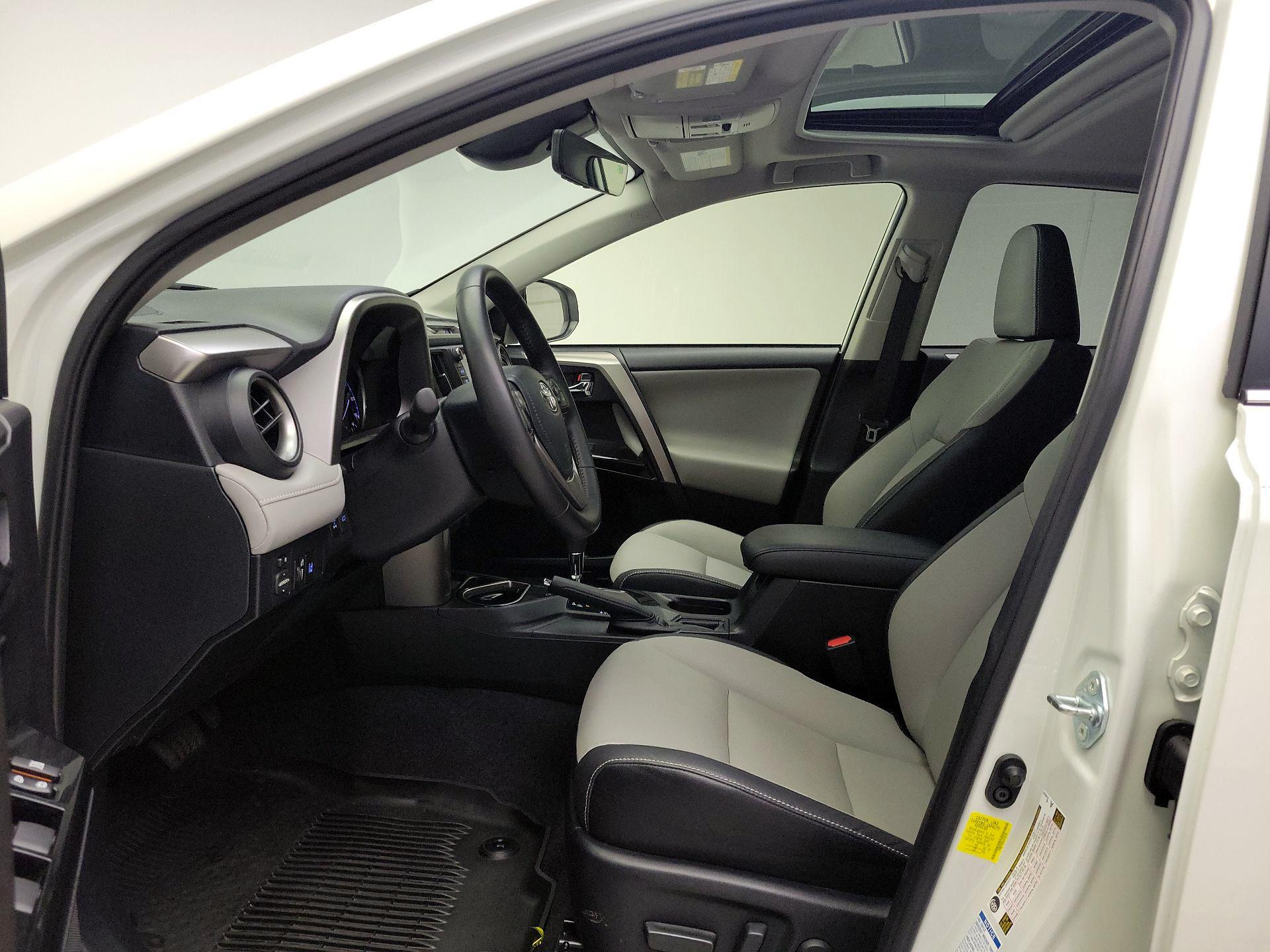 Thumbnail: 2018 Toyota RAV4 - 19