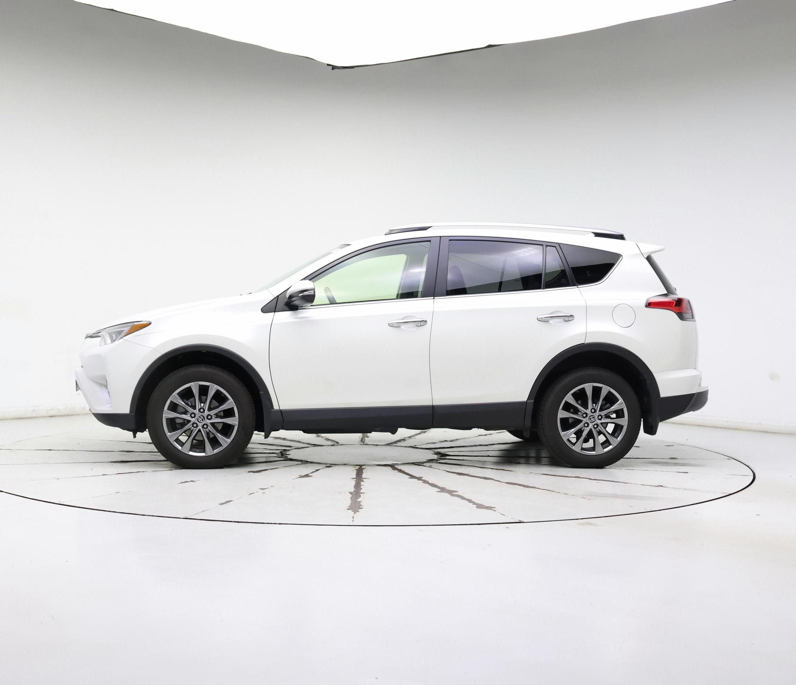Thumbnail: 2018 Toyota RAV4 - 3