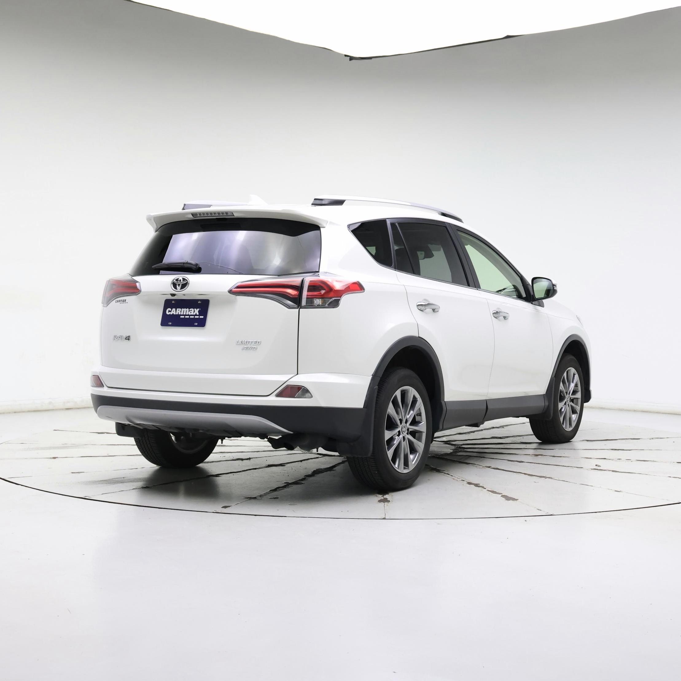 Thumbnail: 2018 Toyota RAV4 - 8