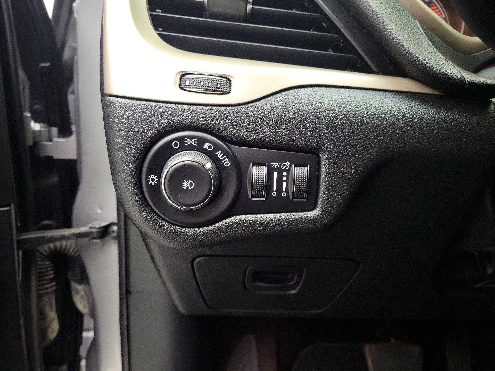 Thumbnail: 2017 Jeep Cherokee - 13