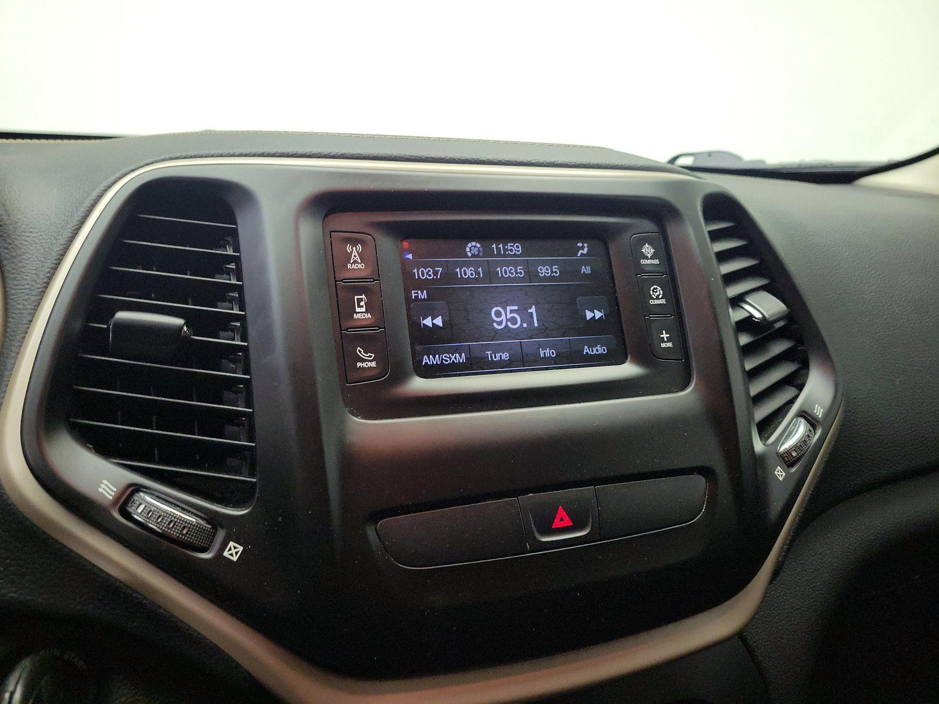 Thumbnail: 2017 Jeep Cherokee - 15