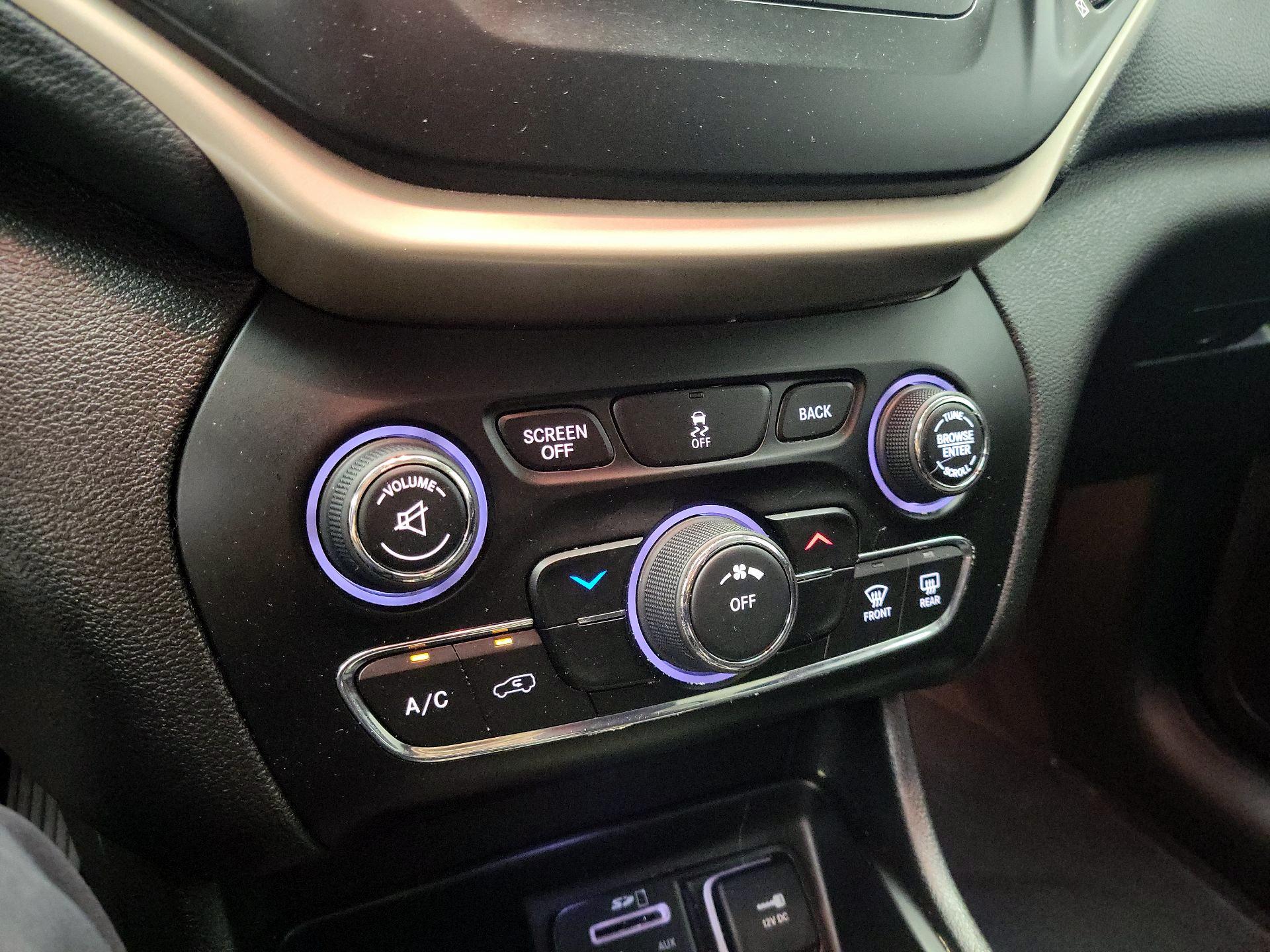 Thumbnail: 2017 Jeep Cherokee - 16