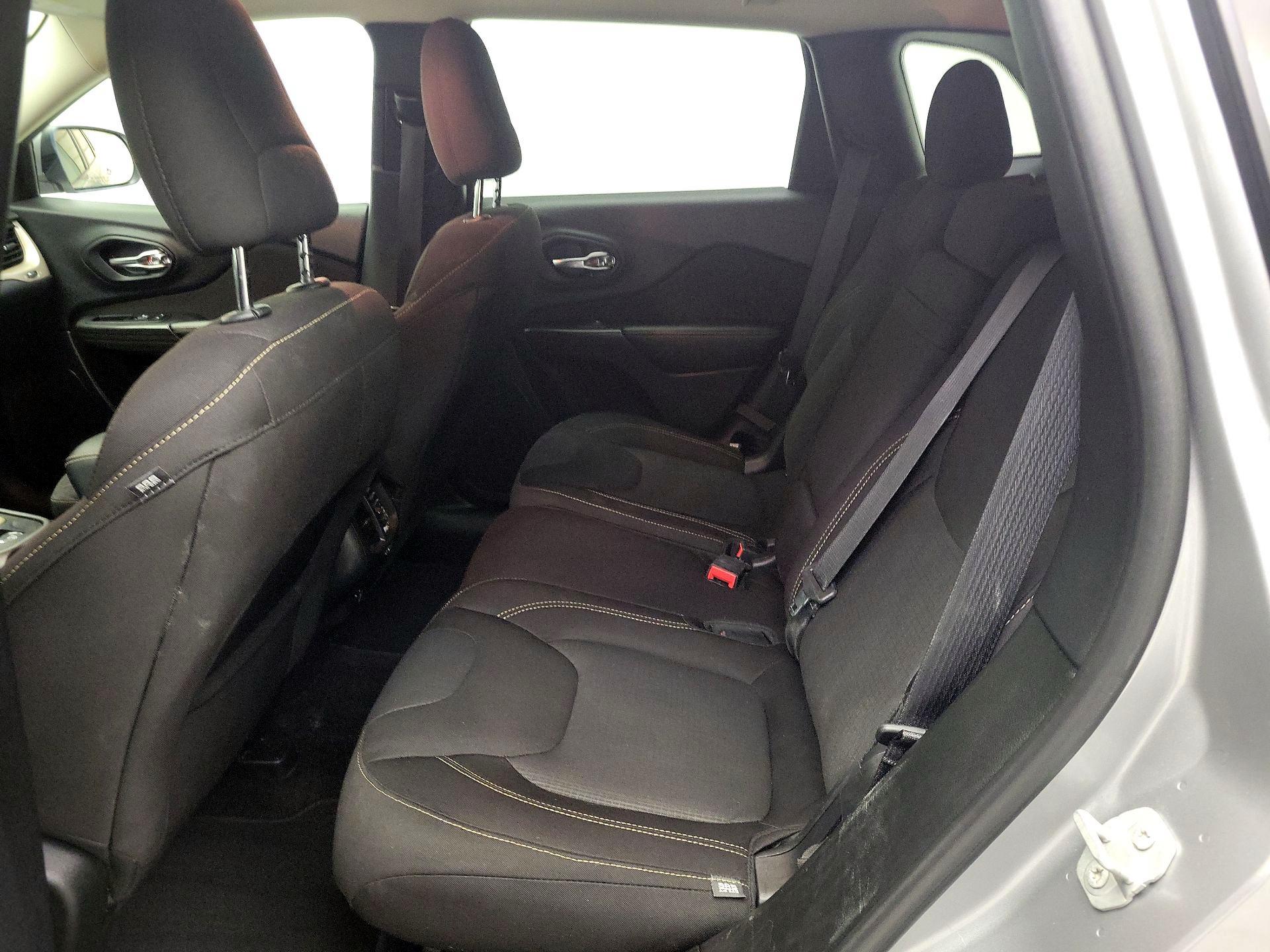 Thumbnail: 2017 Jeep Cherokee - 19