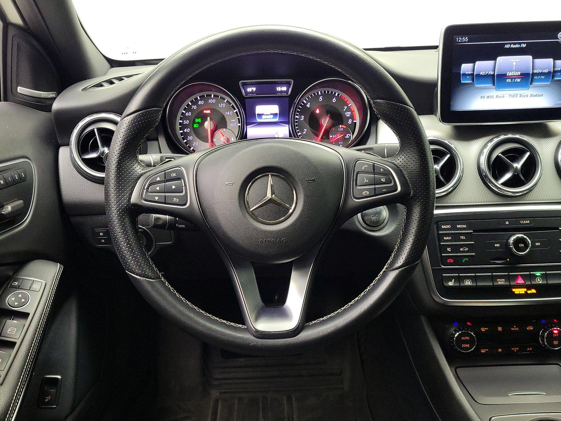 Thumbnail: 2016 Mercedes-Benz GLA - 10