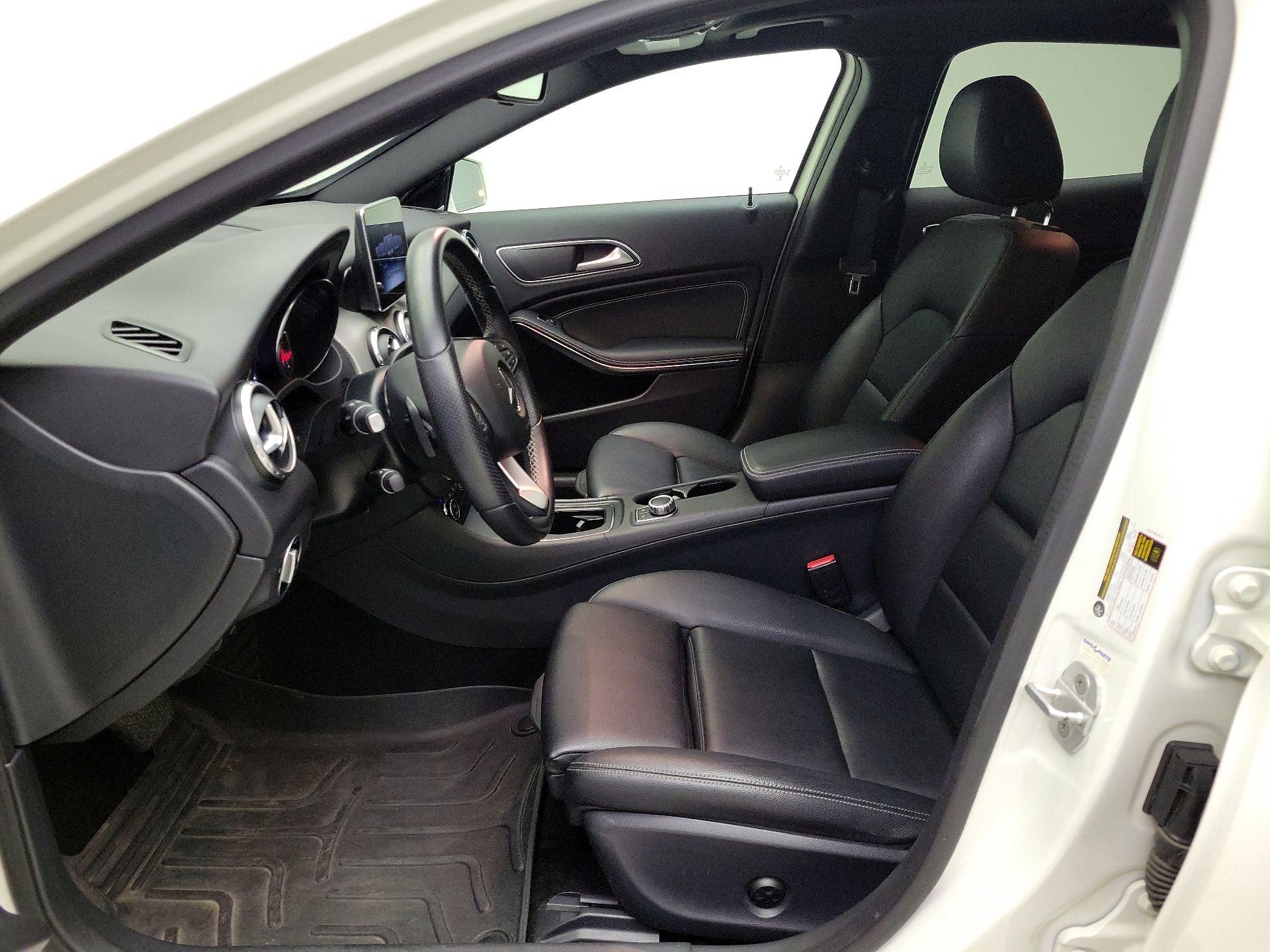 Thumbnail: 2016 Mercedes-Benz GLA - 11