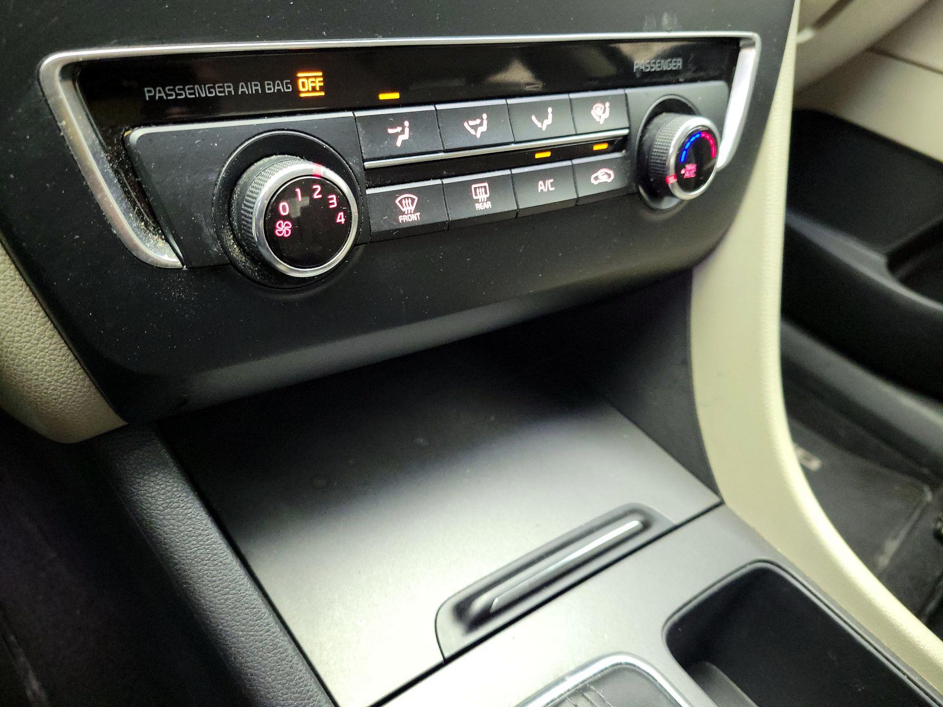 Thumbnail: 2016 Kia Optima - 16