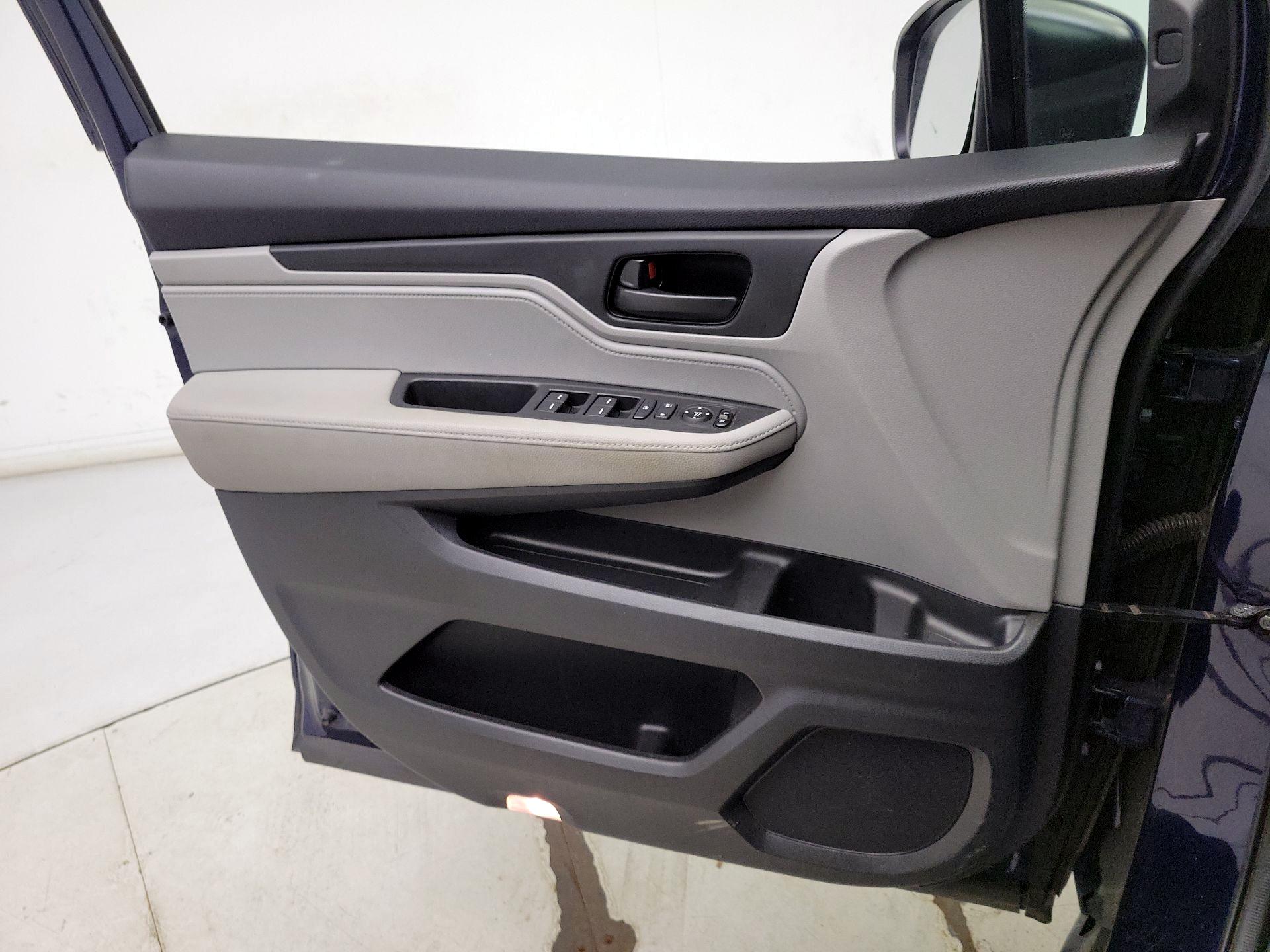 Thumbnail: 2019 Honda Odyssey - 12