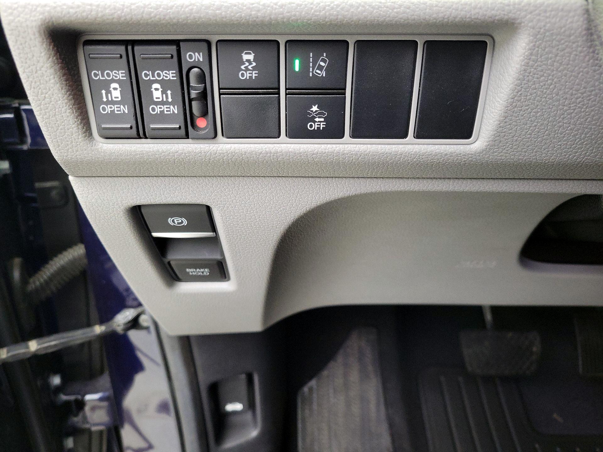 Thumbnail: 2019 Honda Odyssey - 13