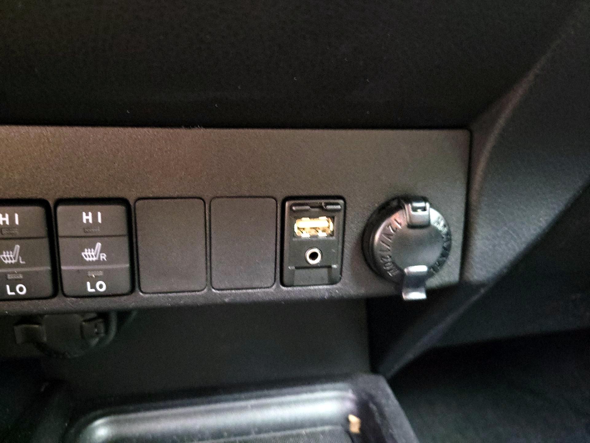 Thumbnail: 2014 Toyota RAV4 - 18