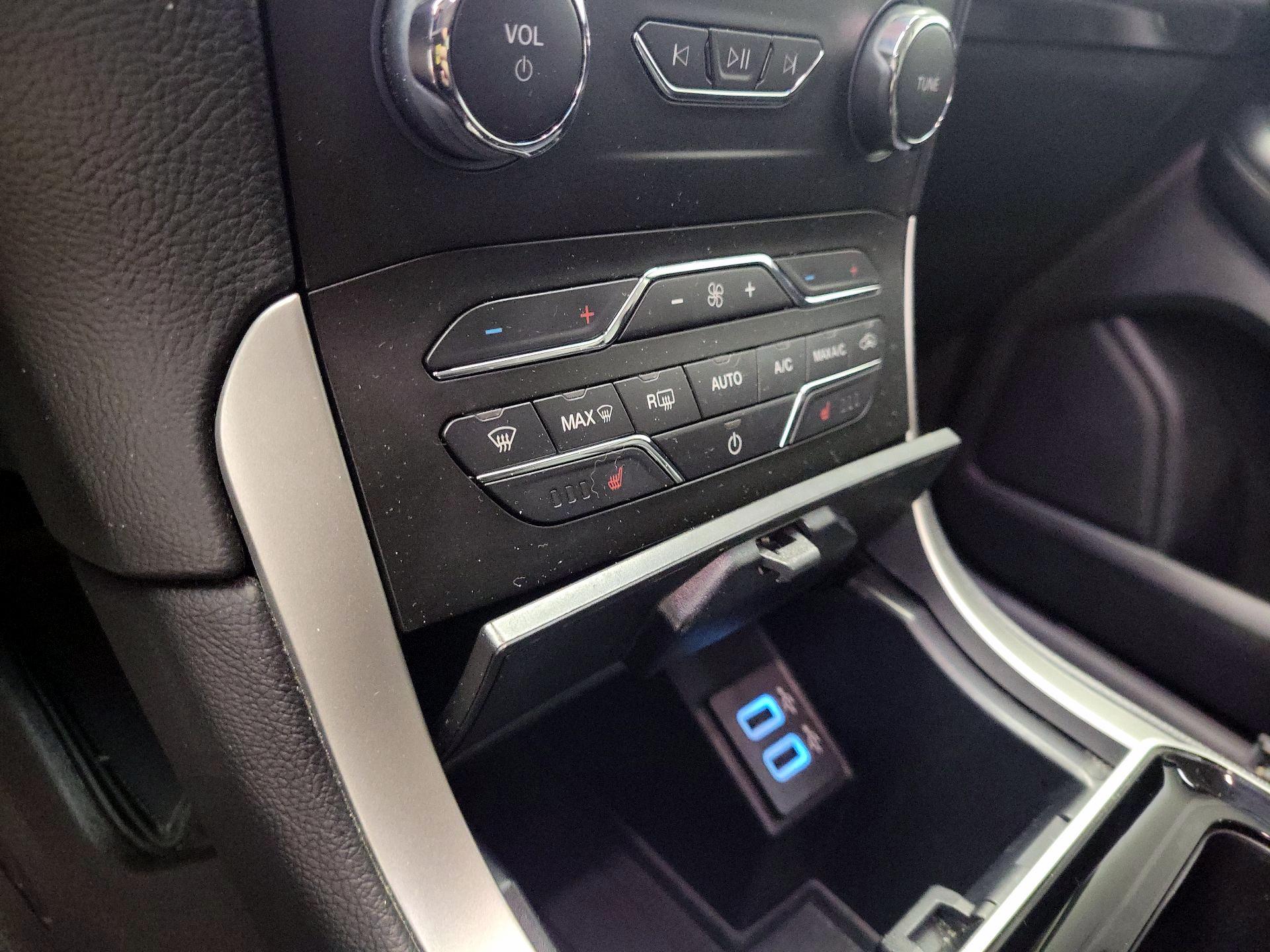 Thumbnail: 2019 Ford Edge - 17