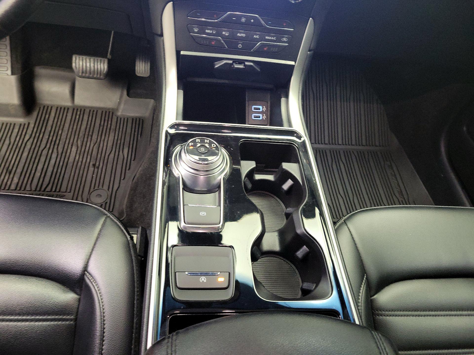 Thumbnail: 2019 Ford Edge - 18