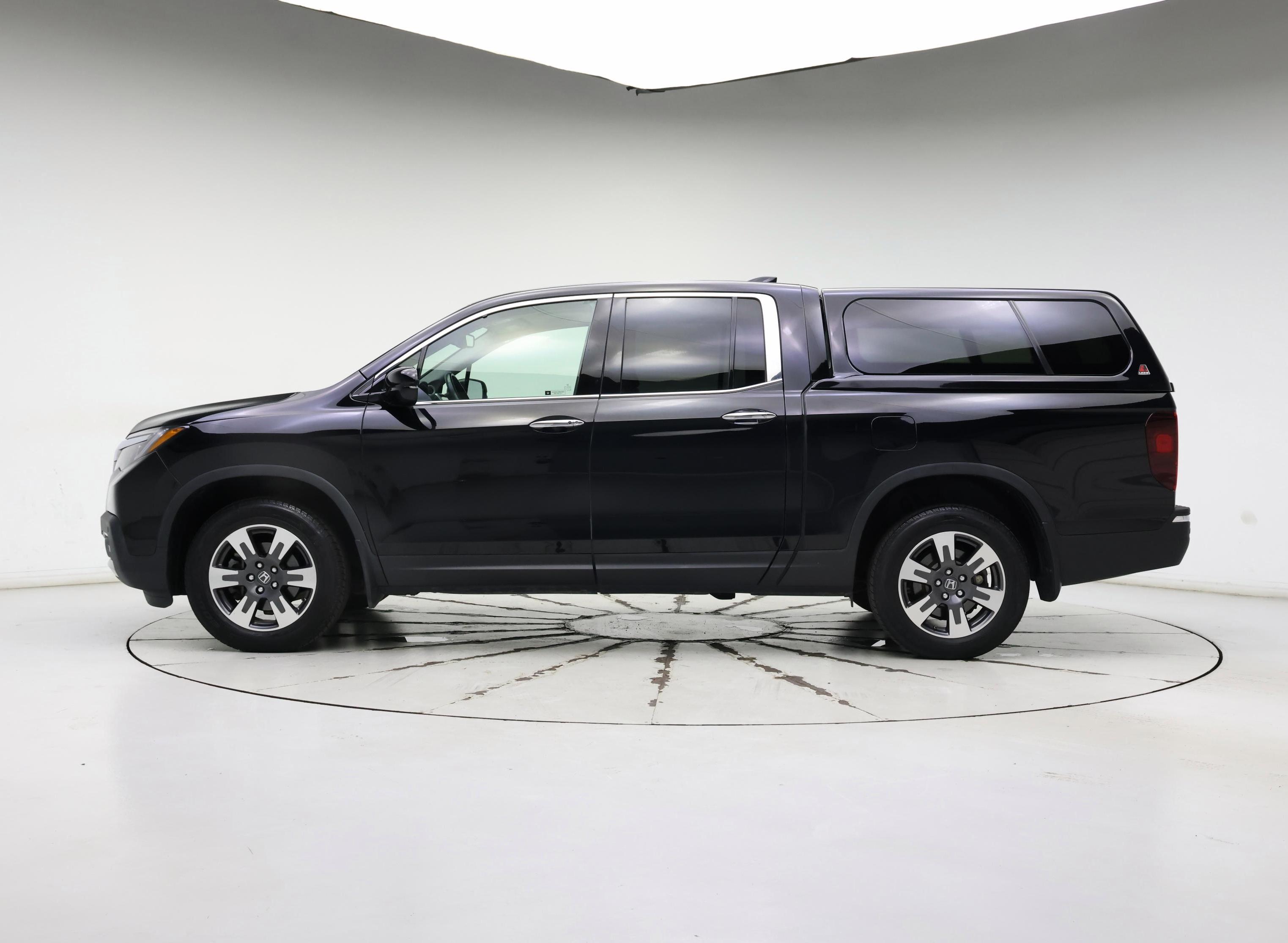 Thumbnail: 2017 Honda Ridgeline - 3