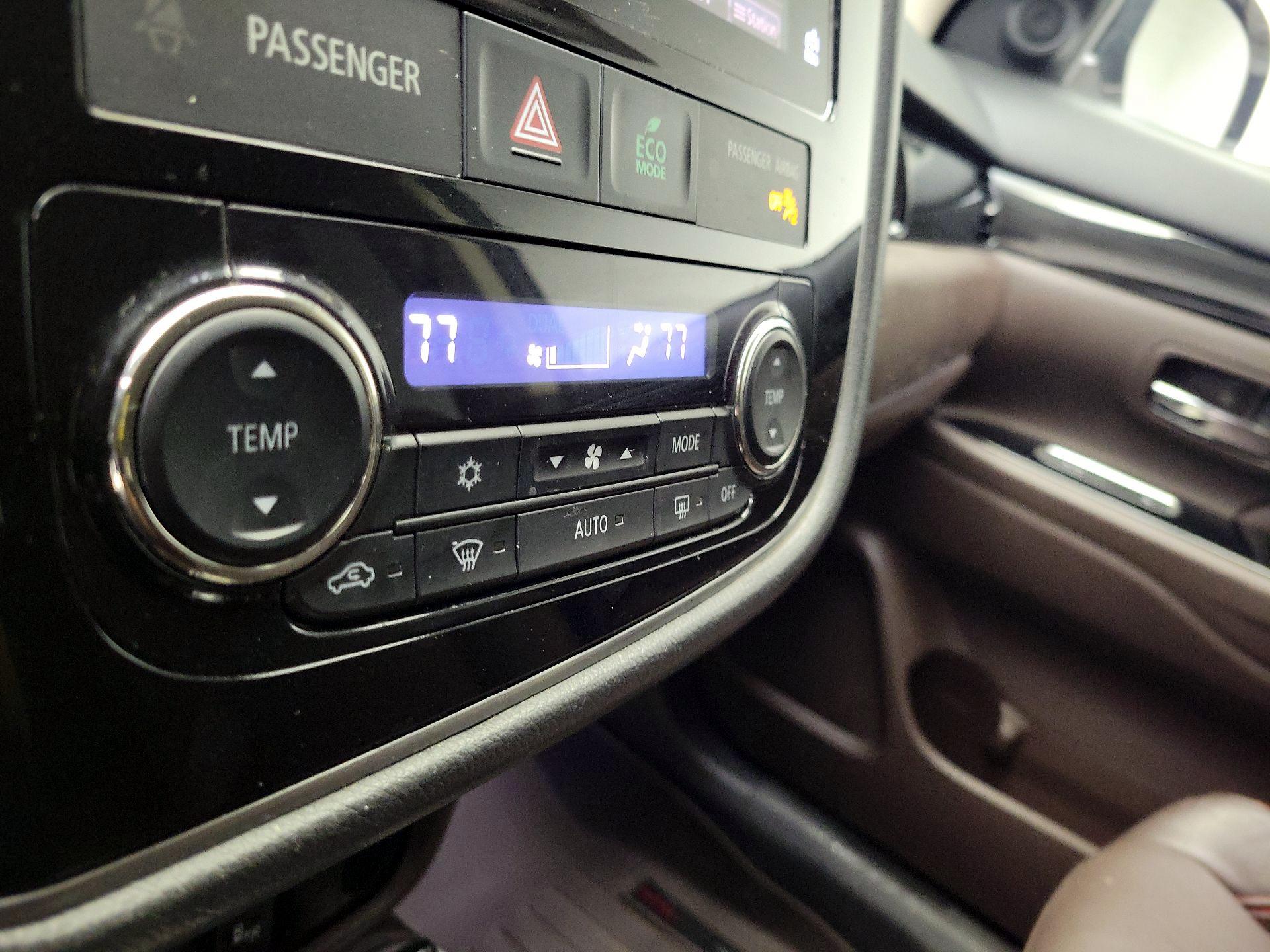 Thumbnail: 2018 Mitsubishi Outlander - 16