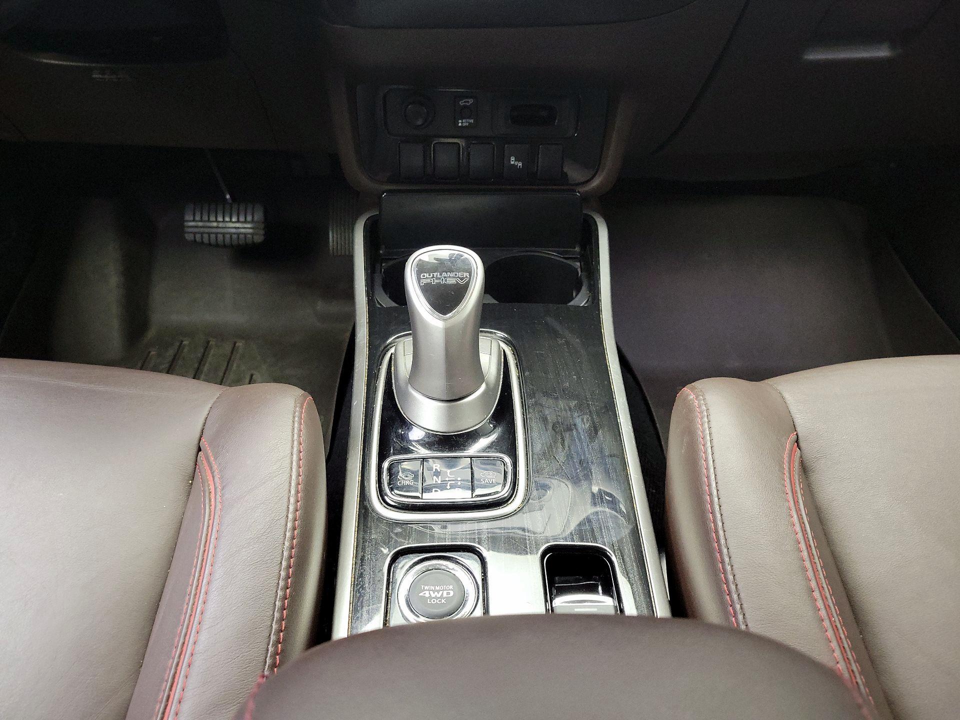 Thumbnail: 2018 Mitsubishi Outlander - 17