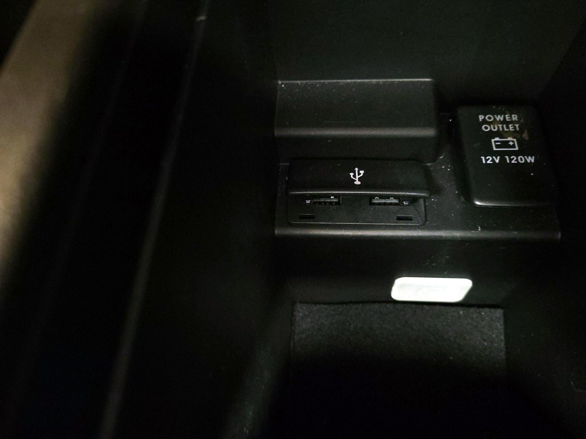 Thumbnail: 2018 Mitsubishi Outlander - 18