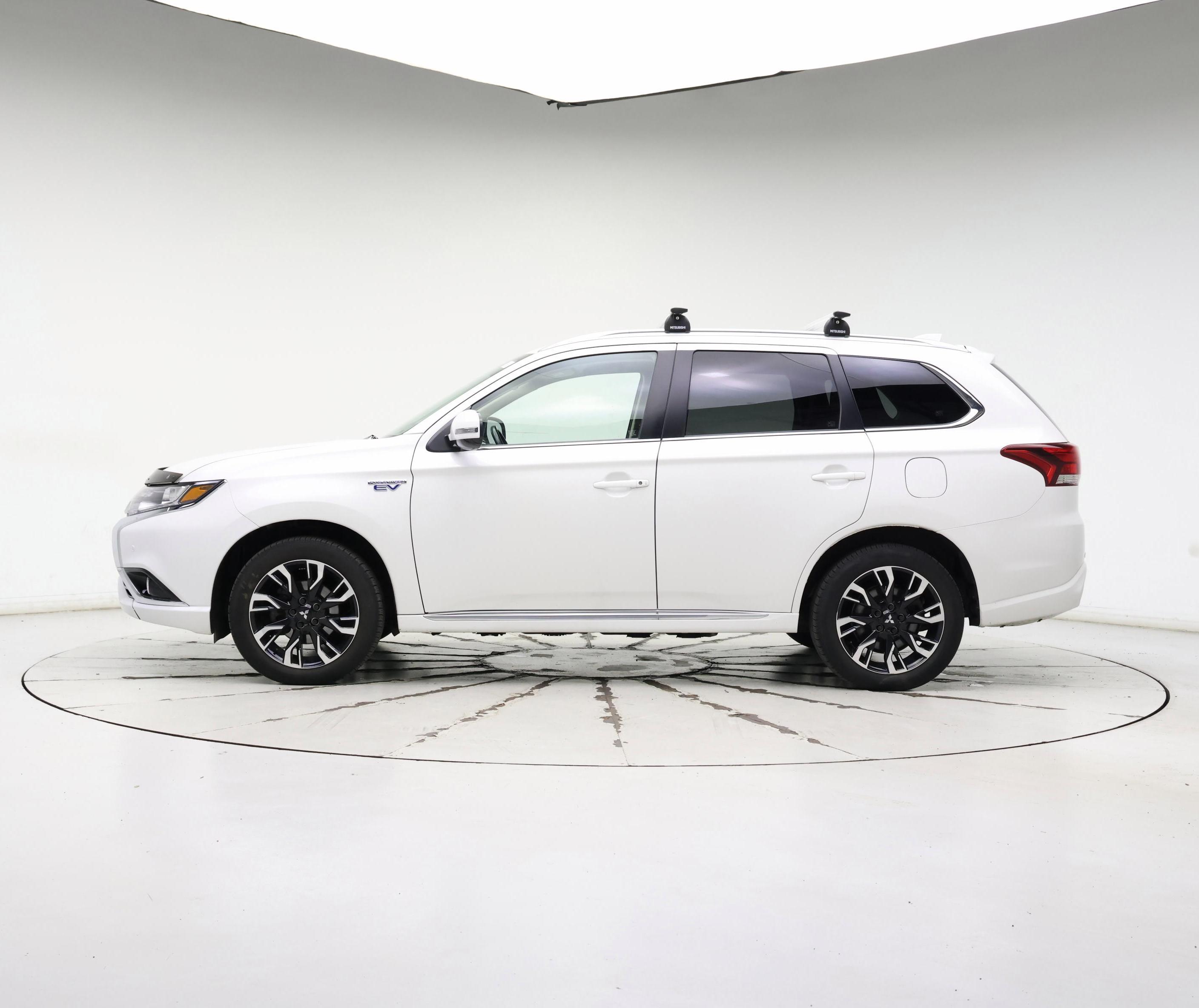 Thumbnail: 2018 Mitsubishi Outlander - 3