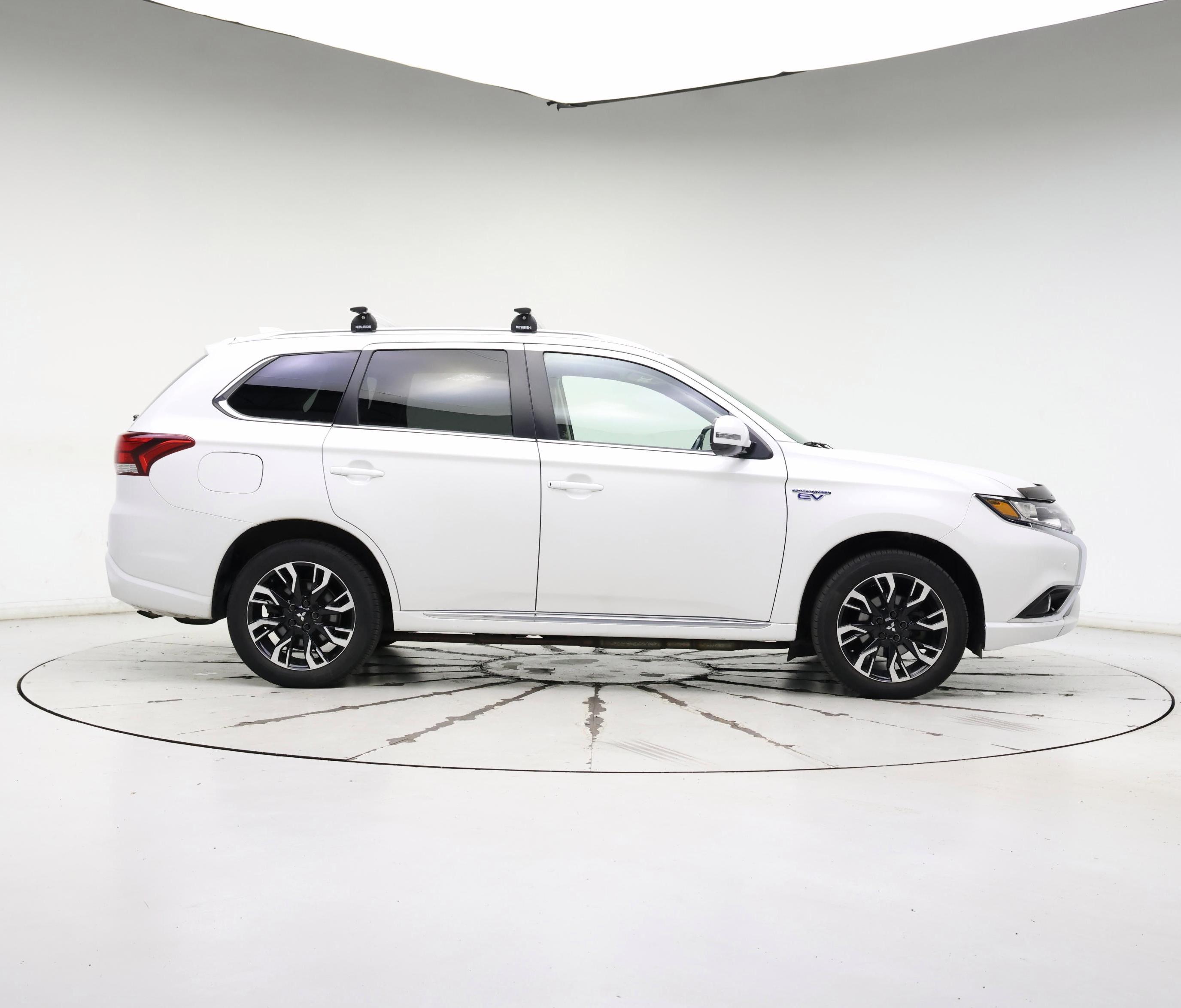 Thumbnail: 2018 Mitsubishi Outlander - 7