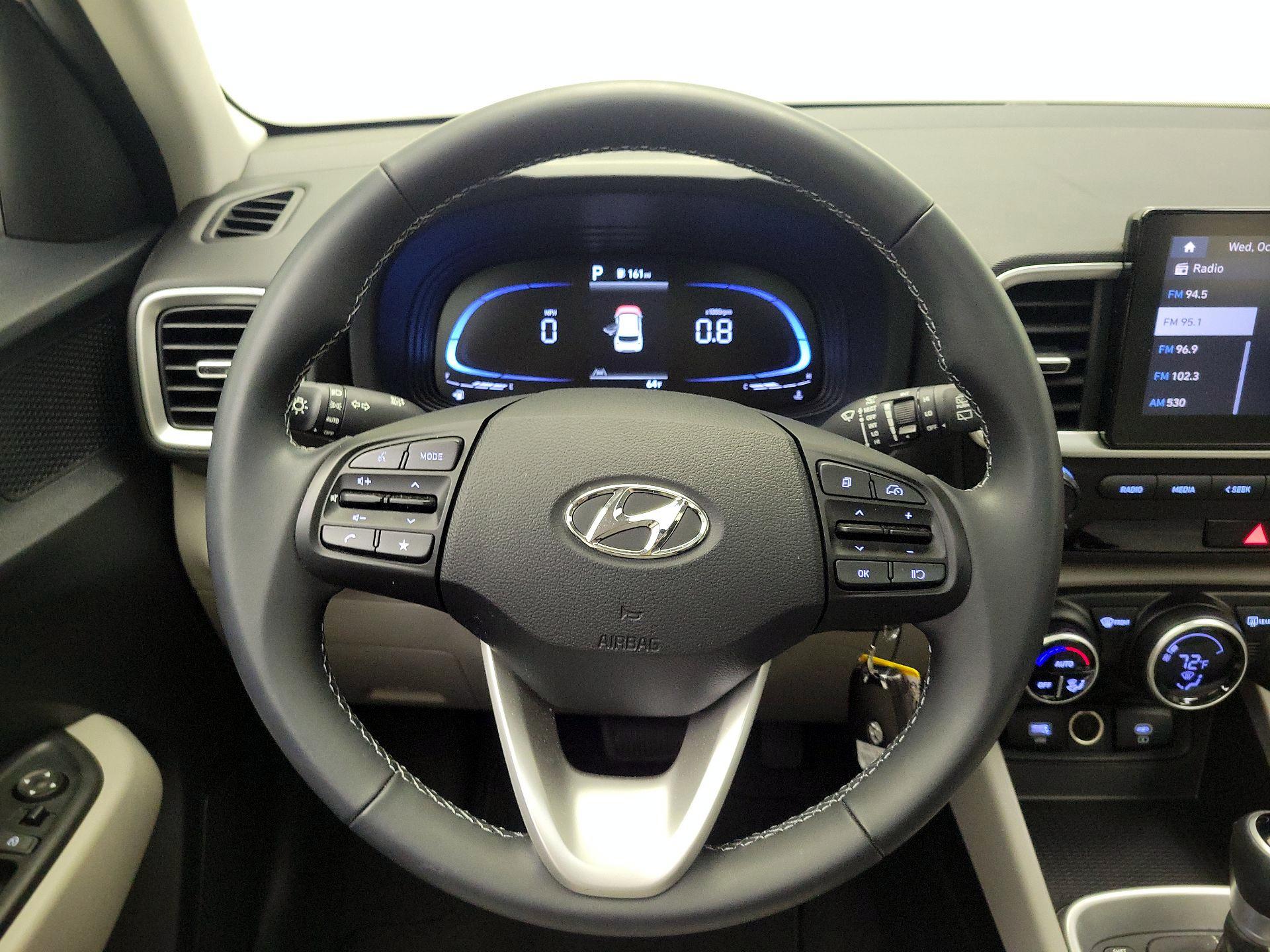 Thumbnail: 2023 Hyundai Venue - 10