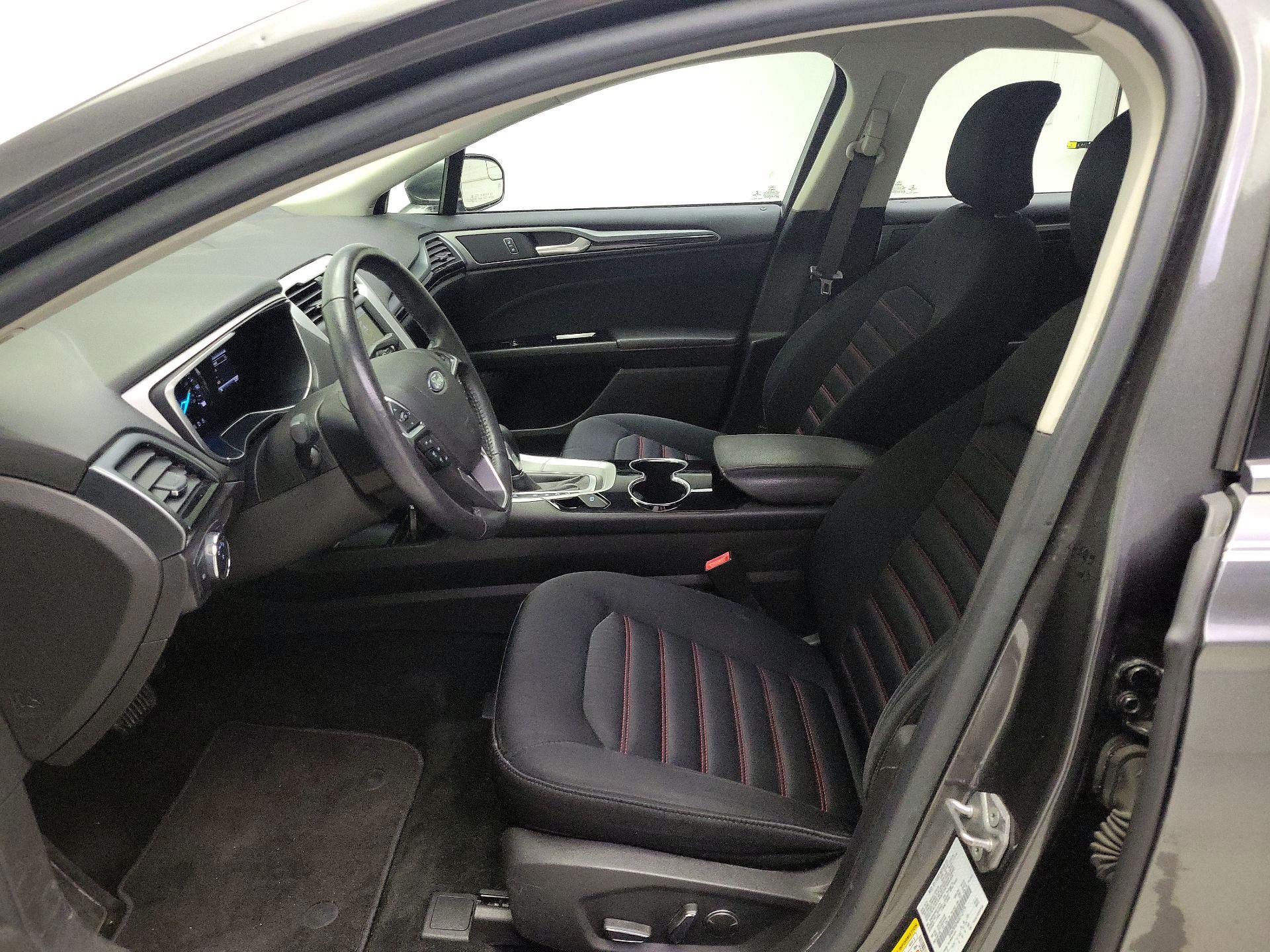 Thumbnail: 2016 Ford Fusion - 11