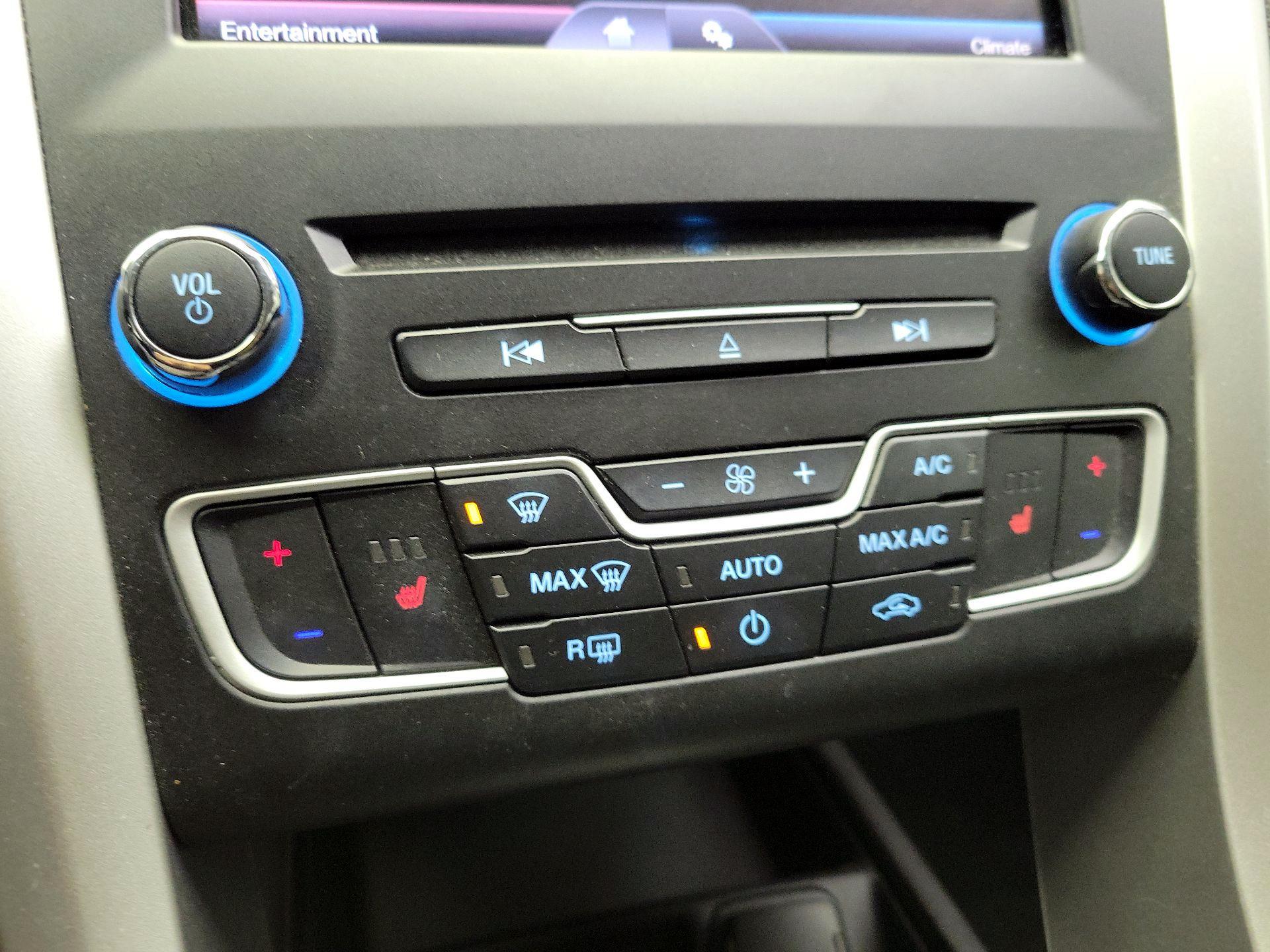 Thumbnail: 2016 Ford Fusion - 16