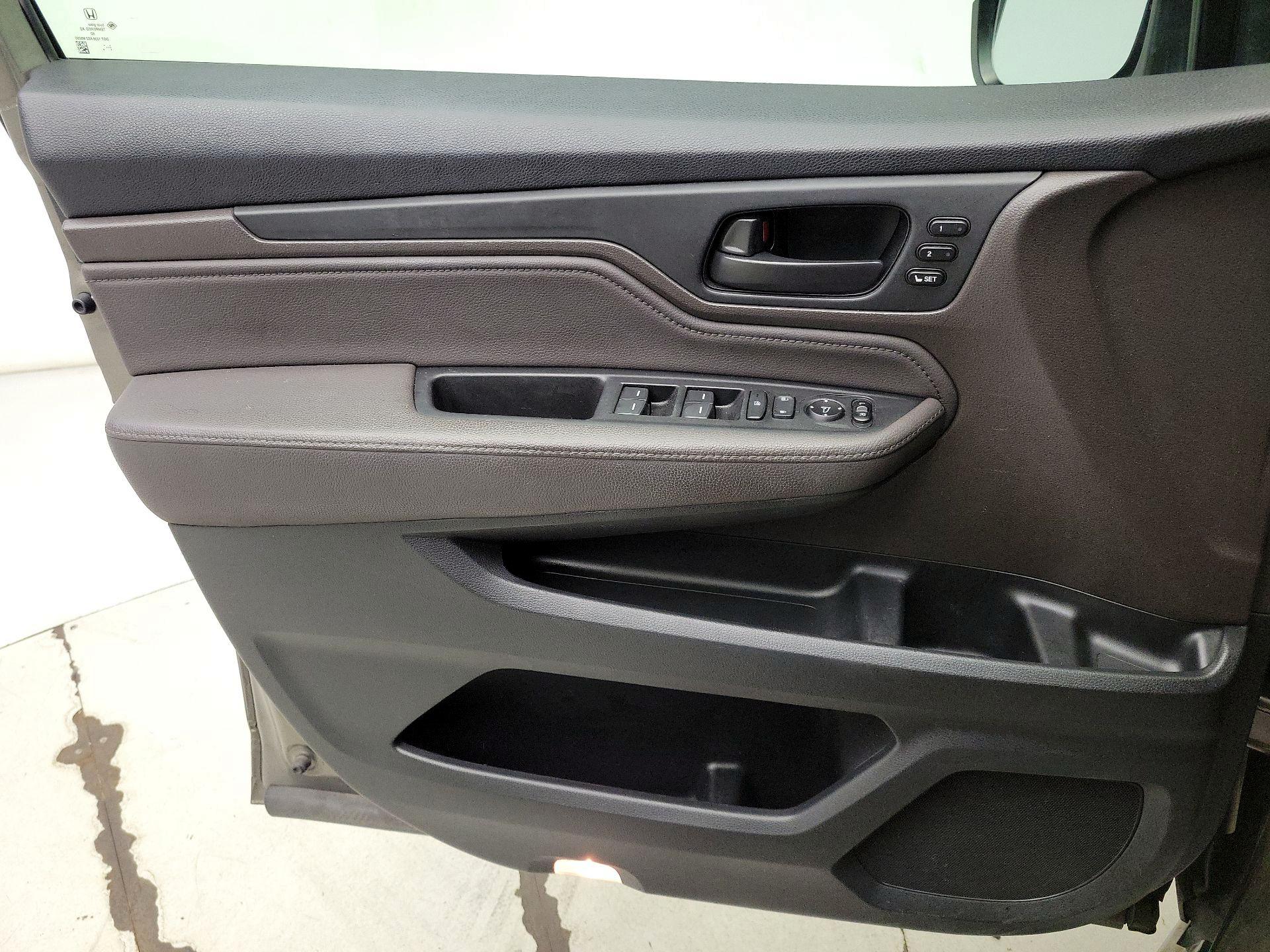 Thumbnail: 2018 Honda Odyssey - 12