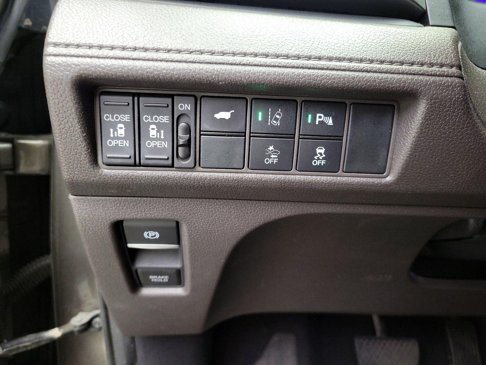 Thumbnail: 2018 Honda Odyssey - 13