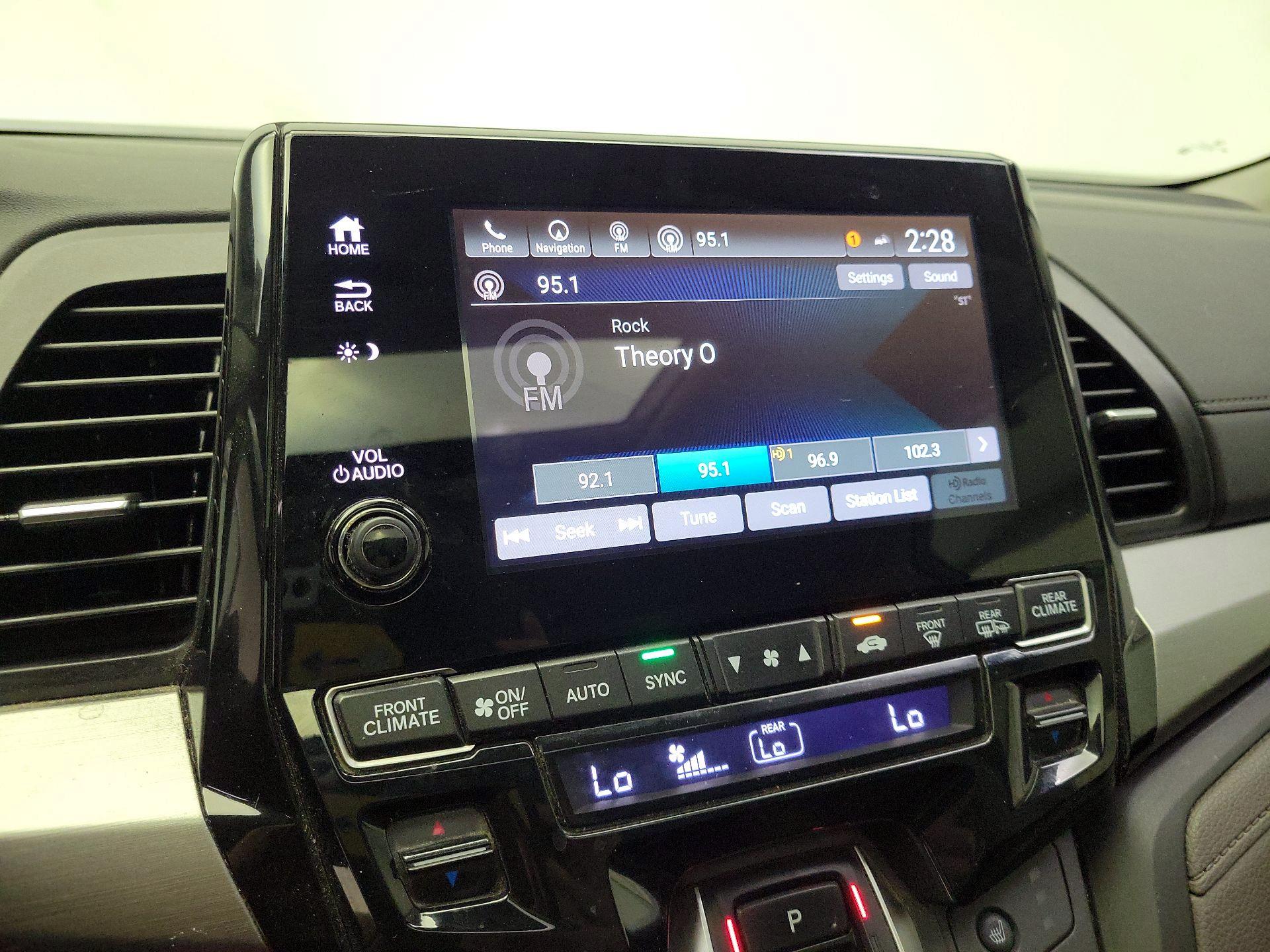 Thumbnail: 2018 Honda Odyssey - 16