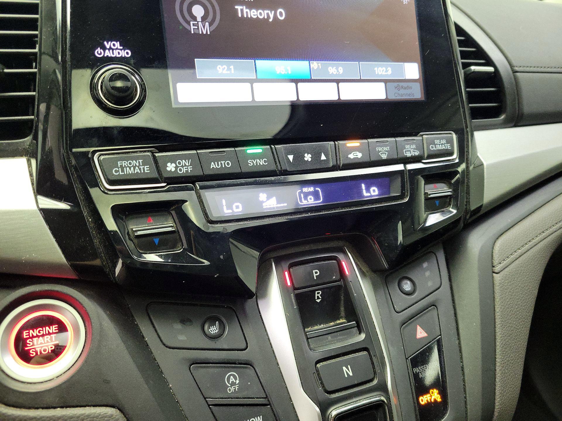 Thumbnail: 2018 Honda Odyssey - 17